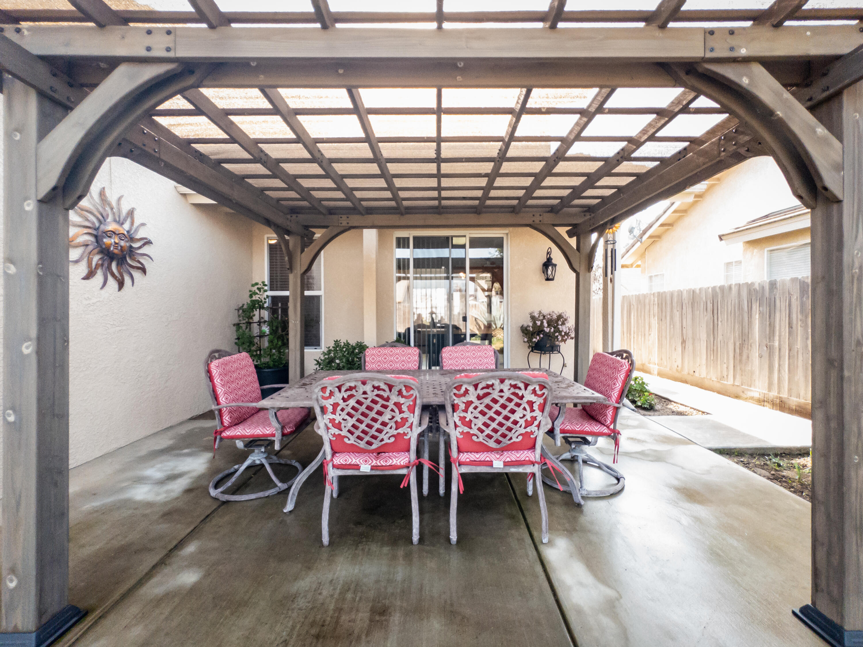 337 Village Dr, Dinuba, CA 93618