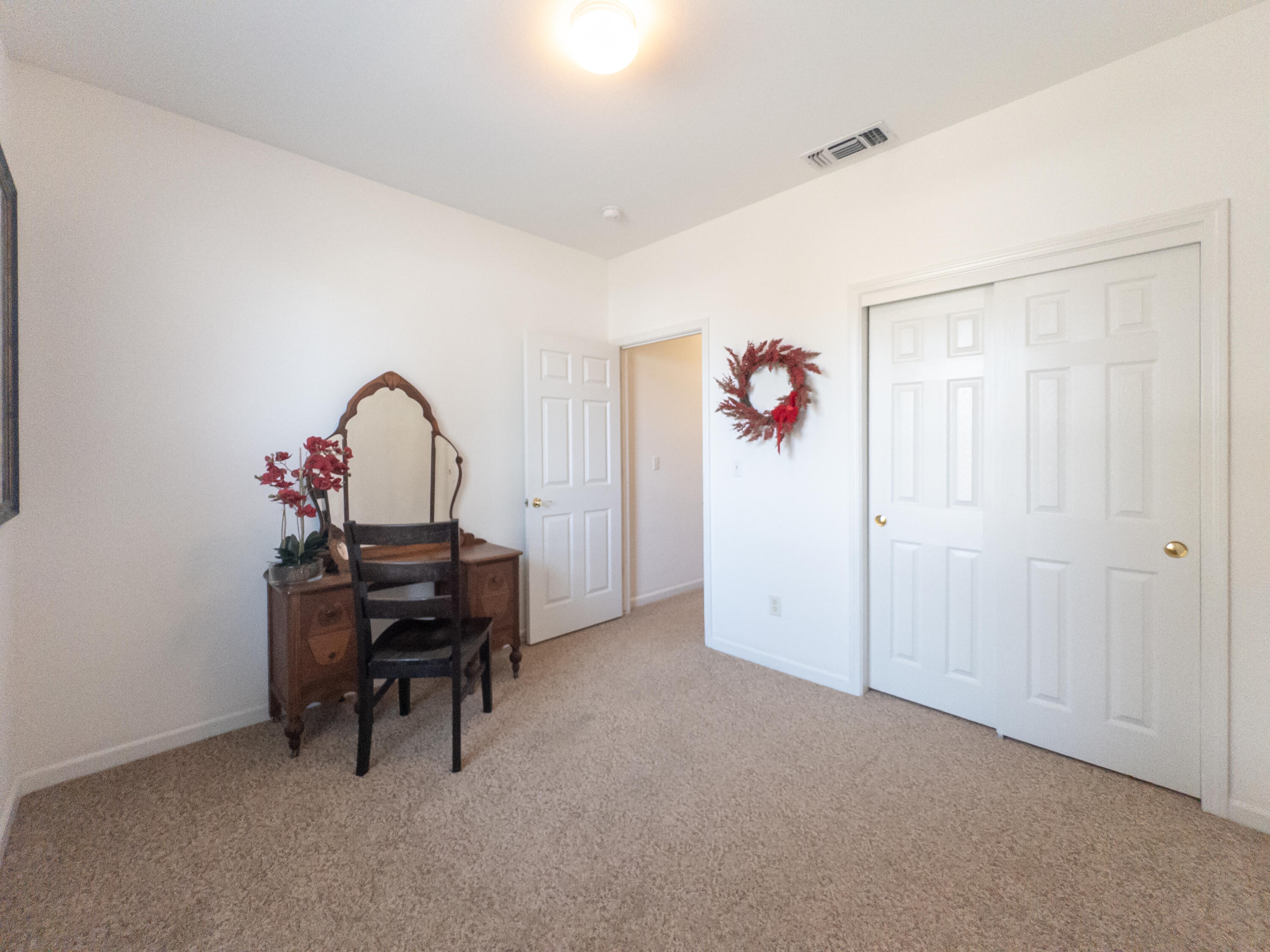 337 Village Dr, Dinuba, CA 93618