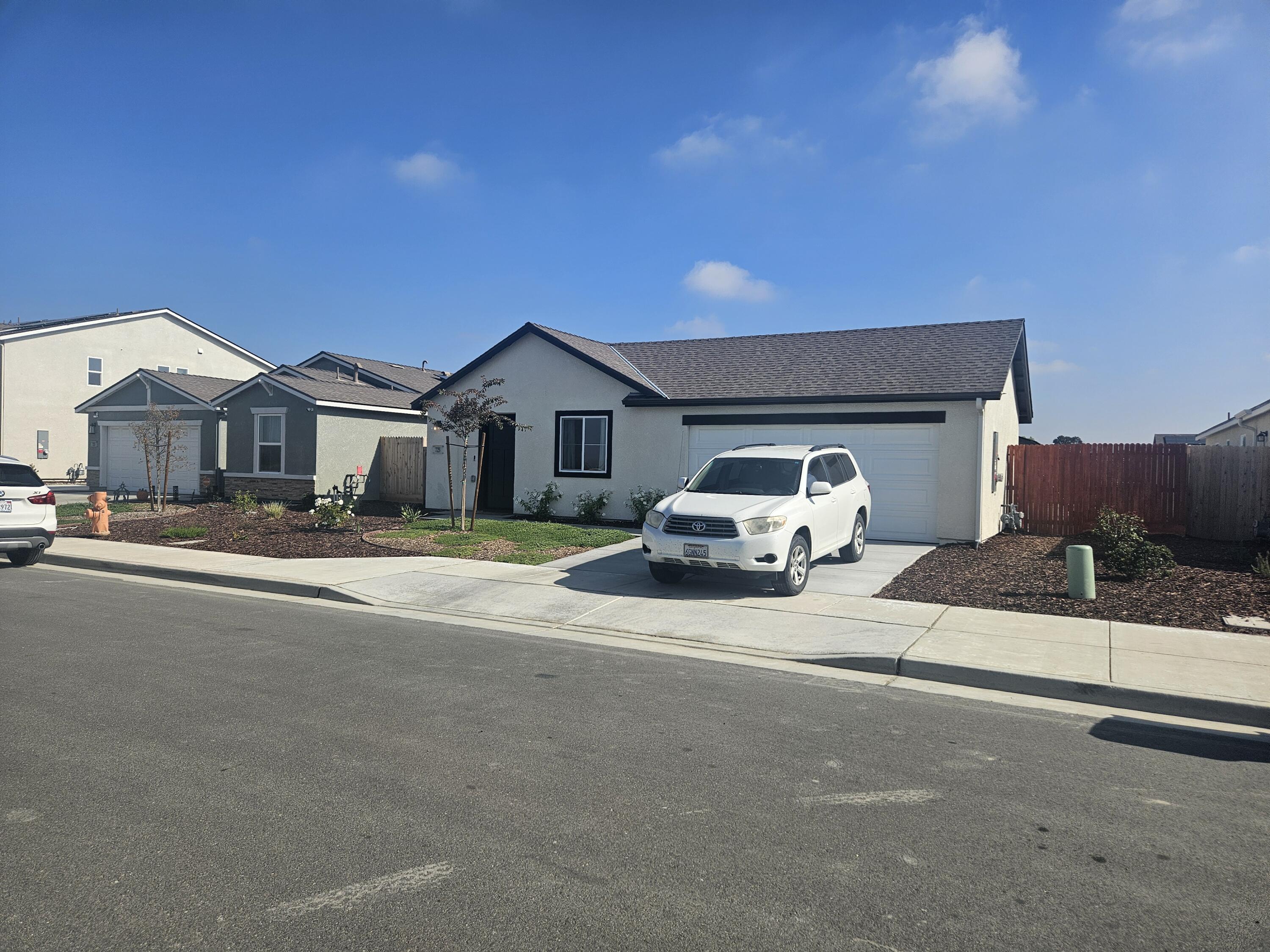 725 James Ave, Corcoran, CA 93212