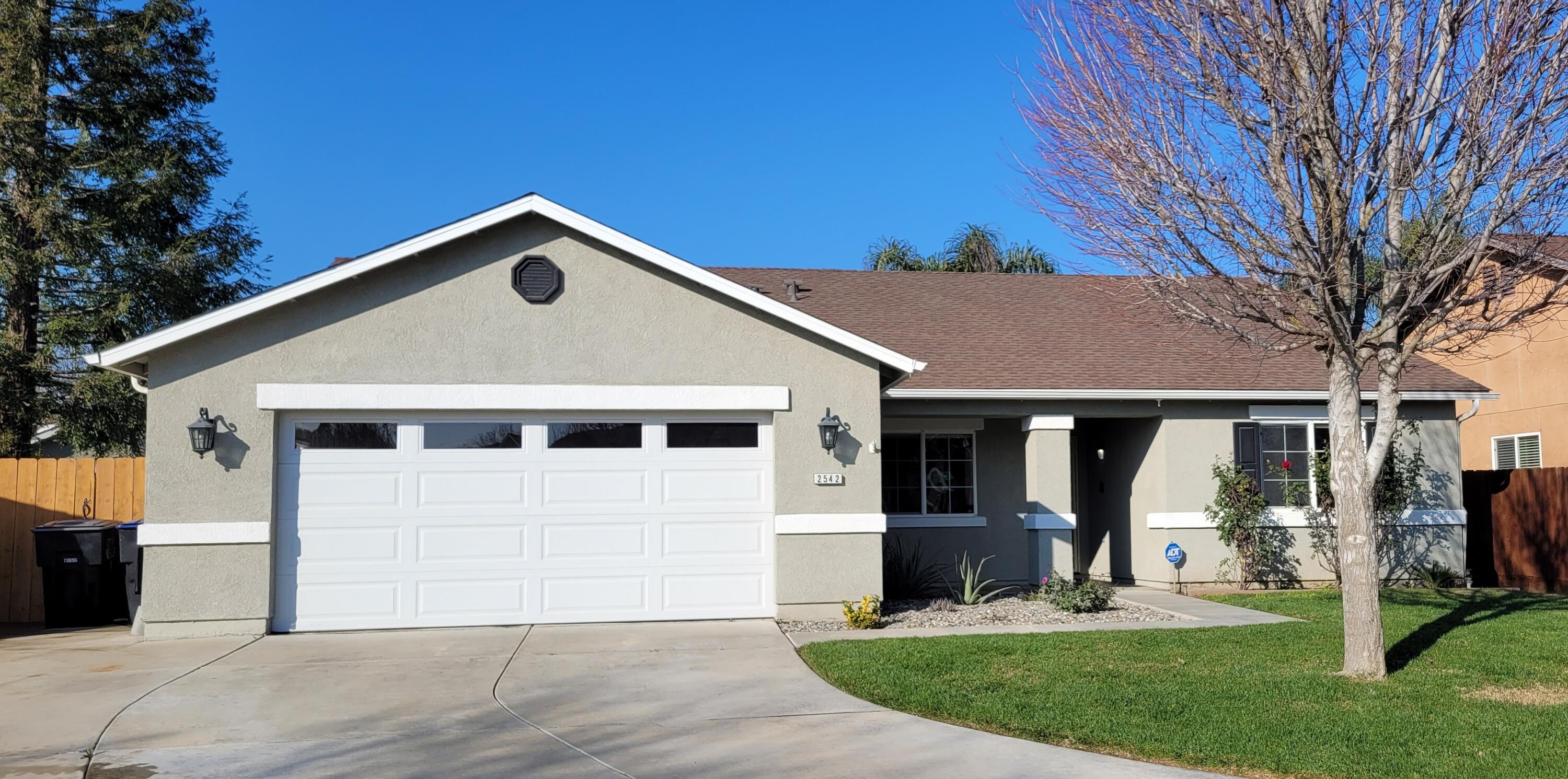 2542 E Parkview Ave, Visalia, CA 93292