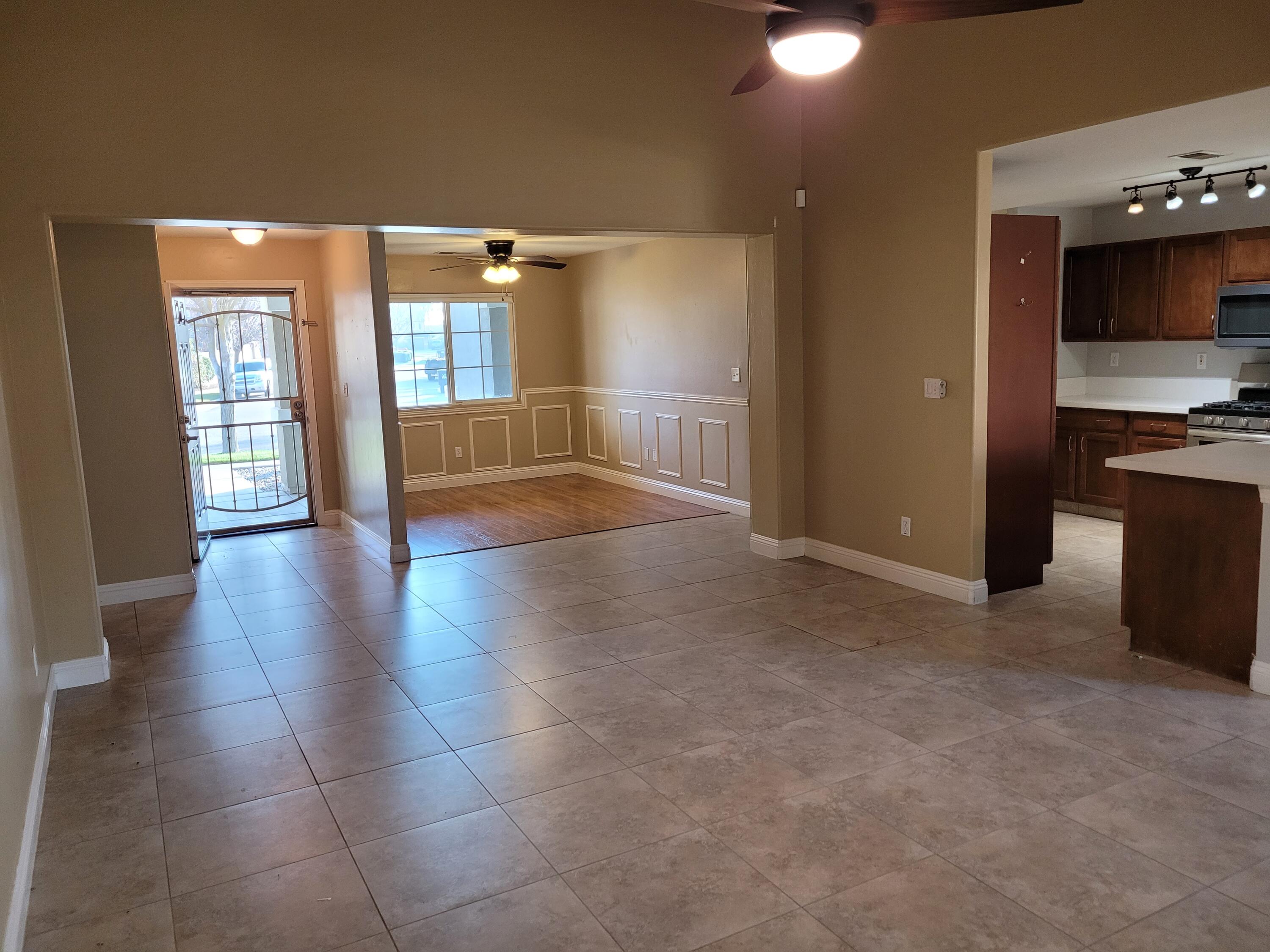 2542 E Parkview Ave, Visalia, CA 93292