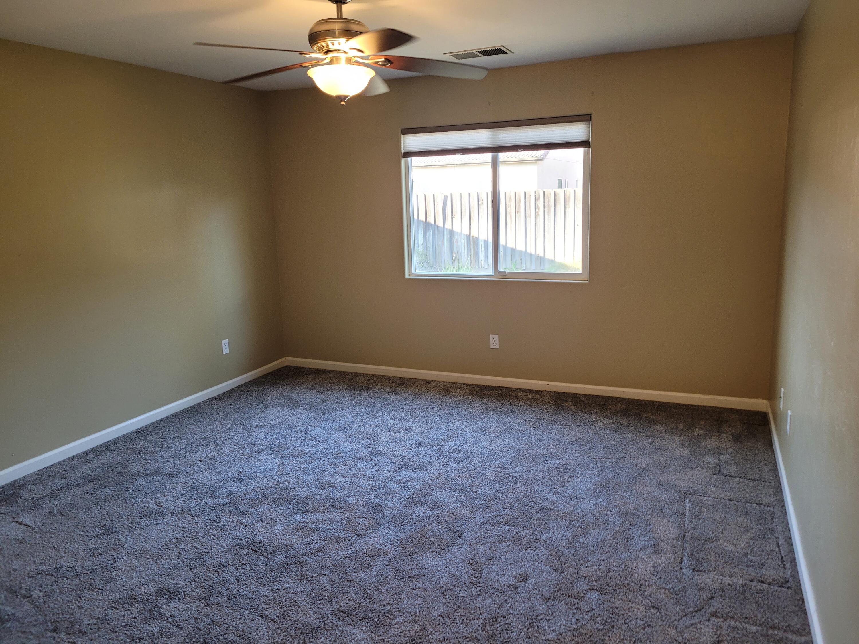 2542 E Parkview Ave, Visalia, CA 93292