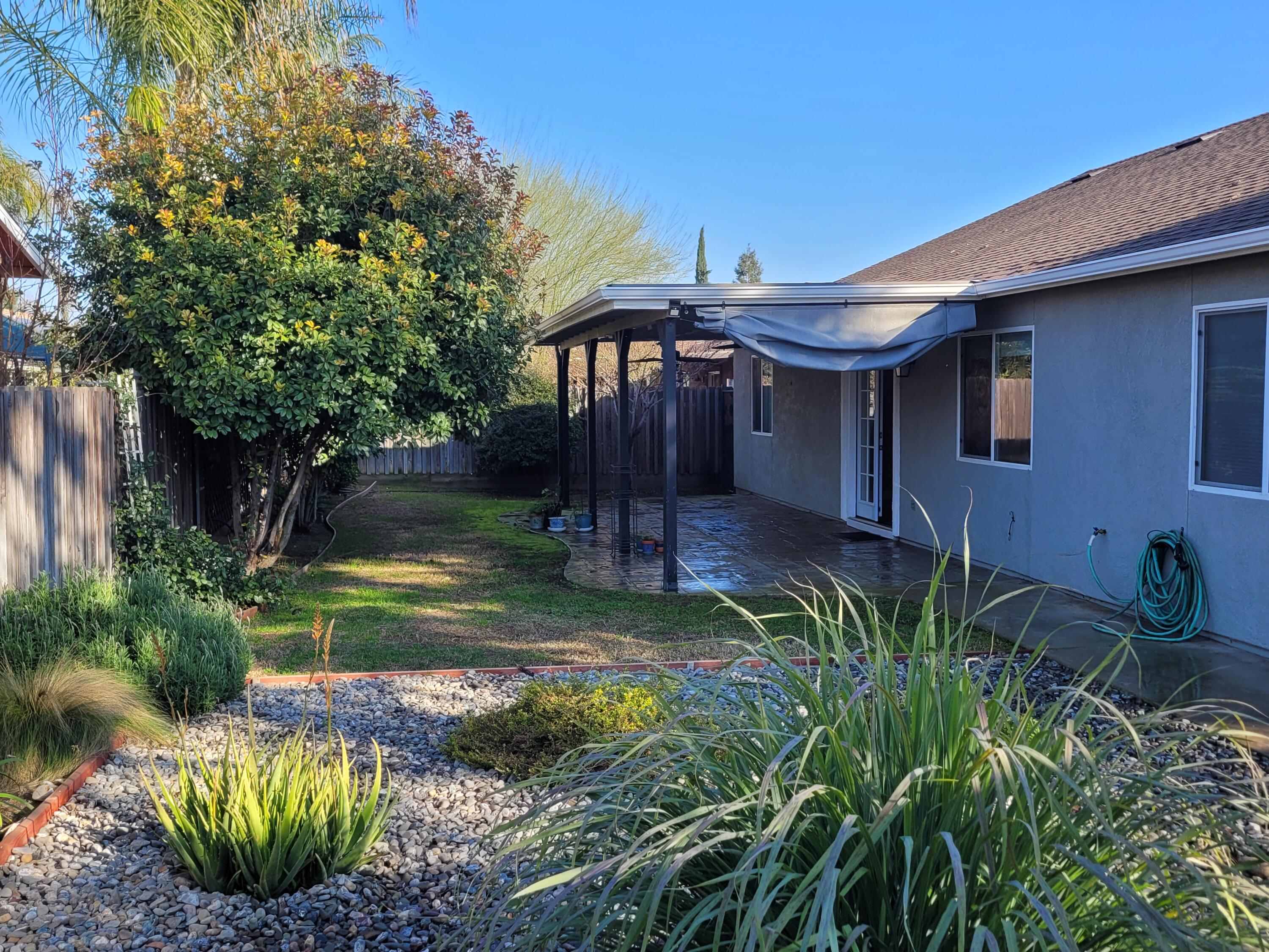 2542 E Parkview Ave, Visalia, CA 93292