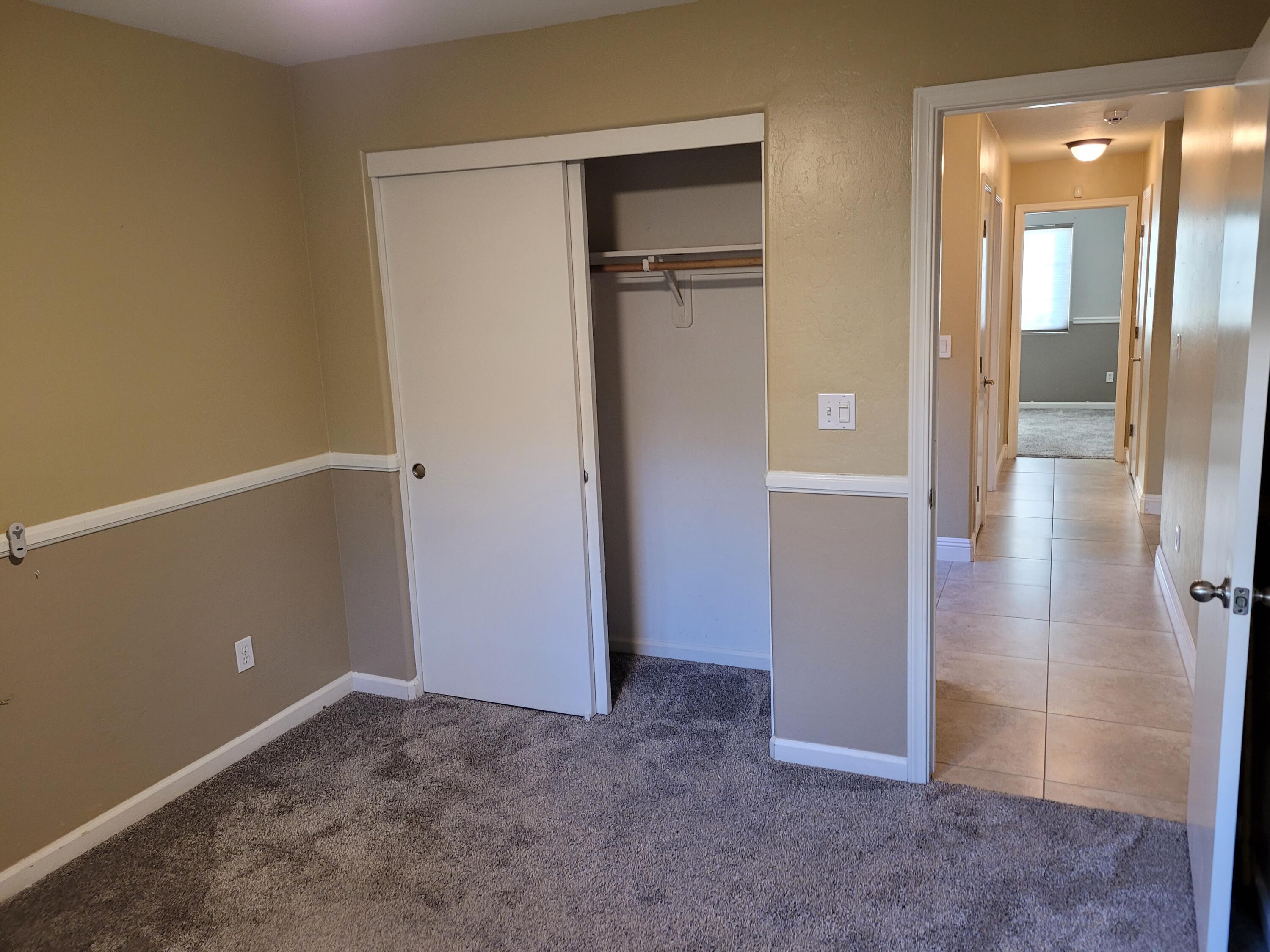 2542 E Parkview Ave, Visalia, CA 93292