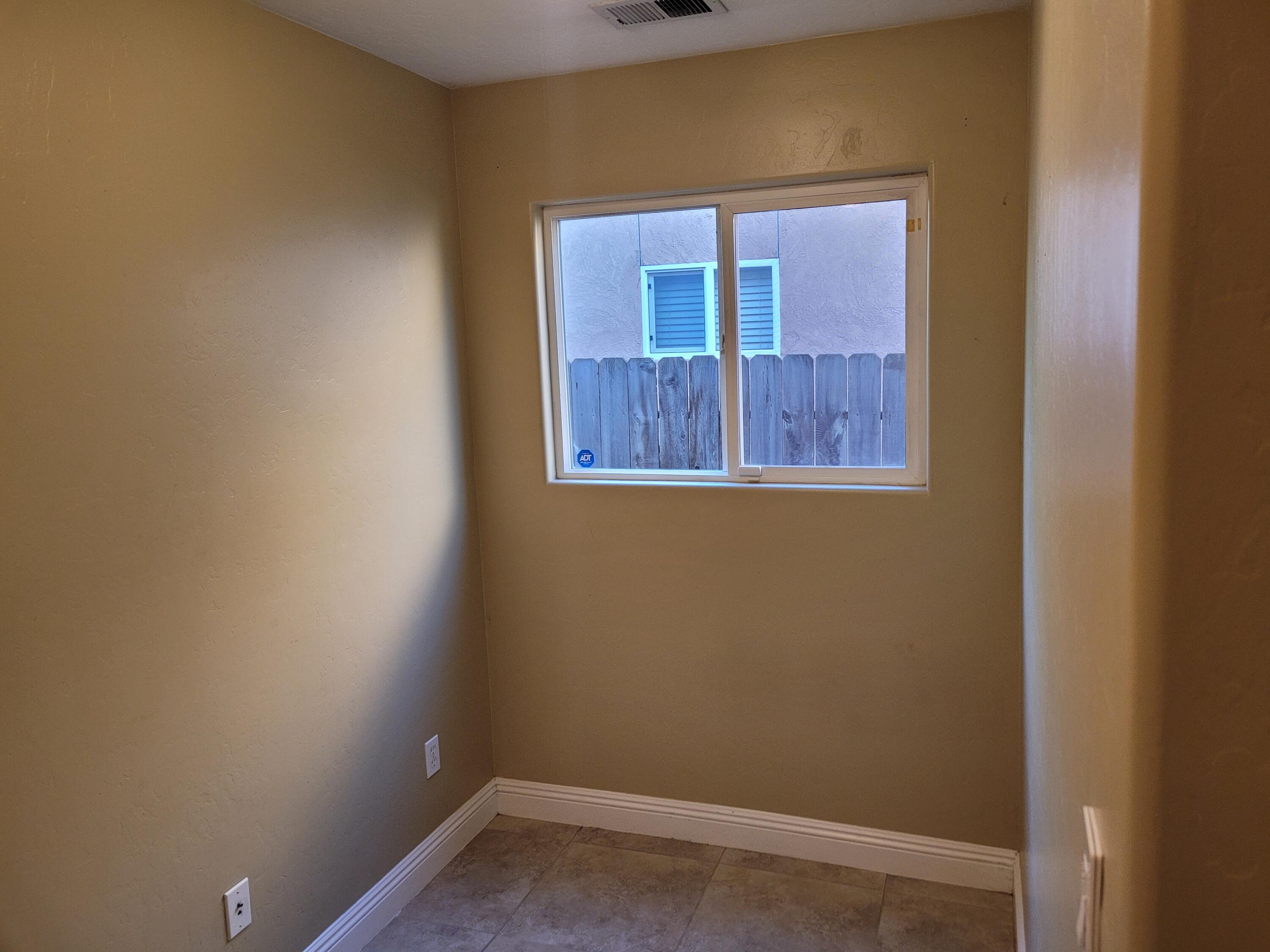 2542 E Parkview Ave, Visalia, CA 93292