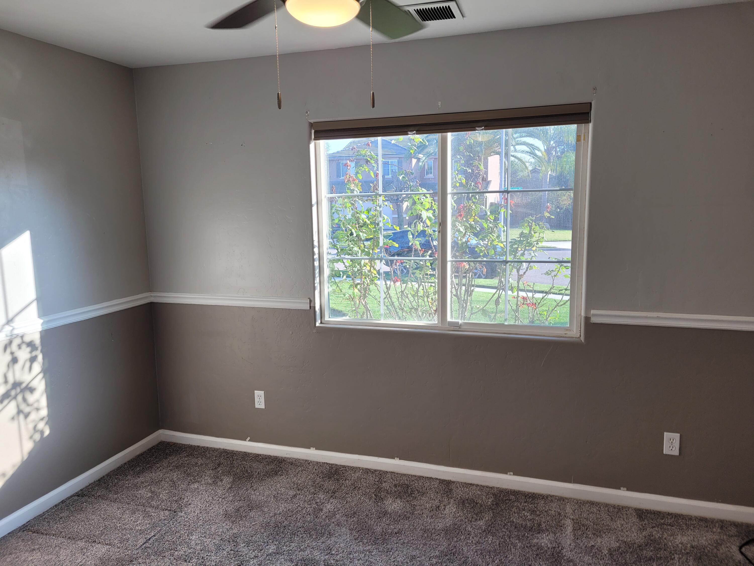 2542 E Parkview Ave, Visalia, CA 93292