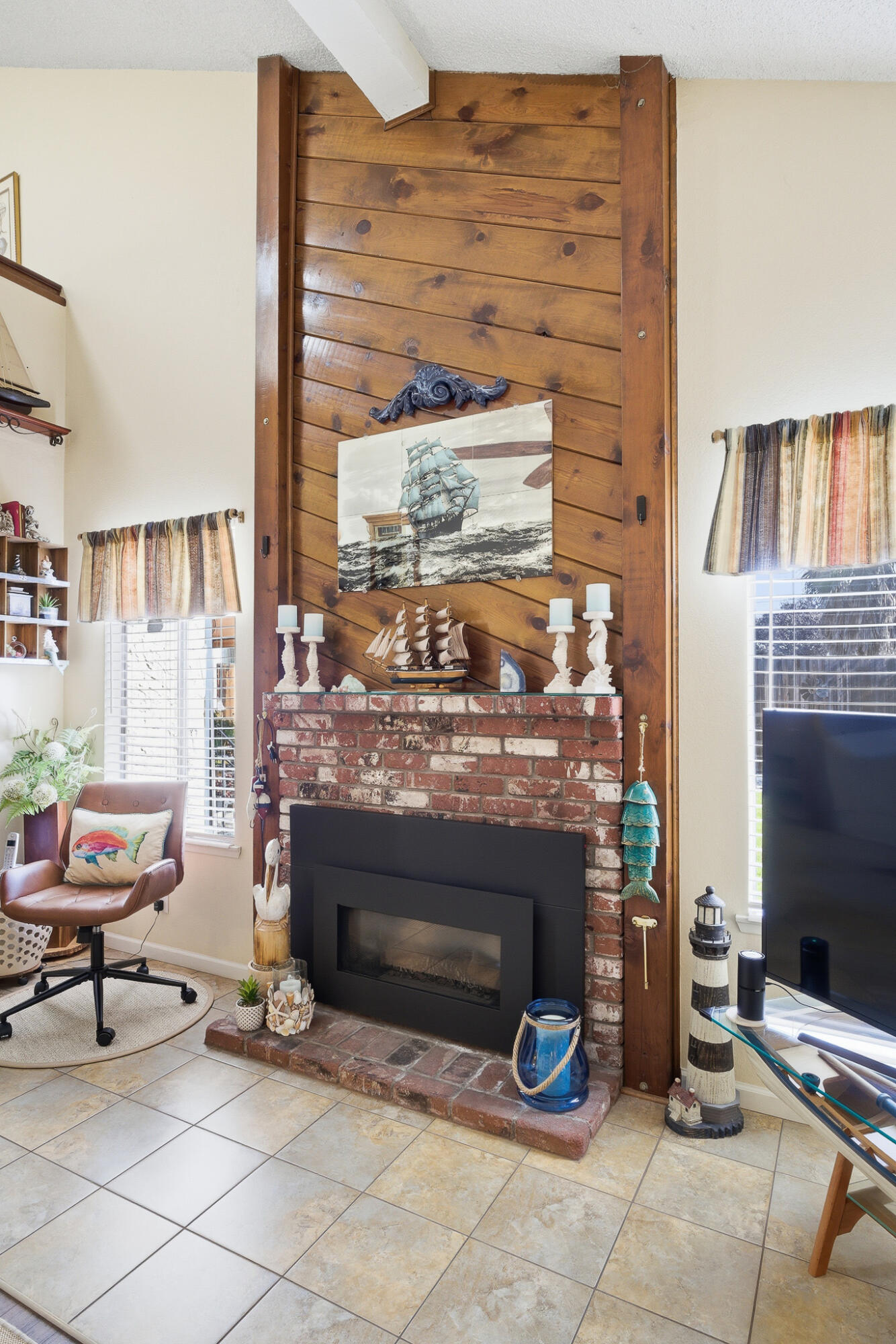 1205 E Ferguson Ave, Visalia, CA 93292