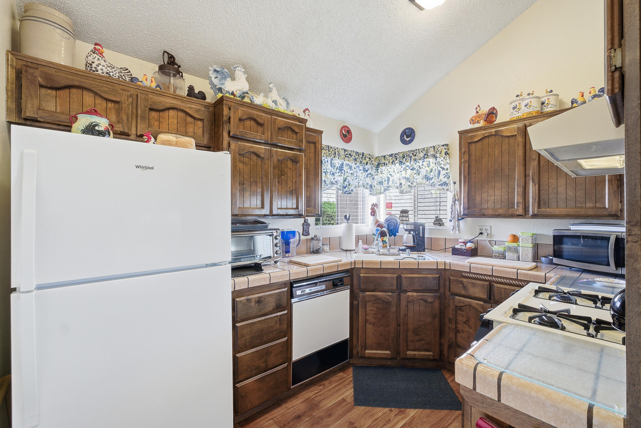 1205 E Ferguson Ave, Visalia, CA 93292