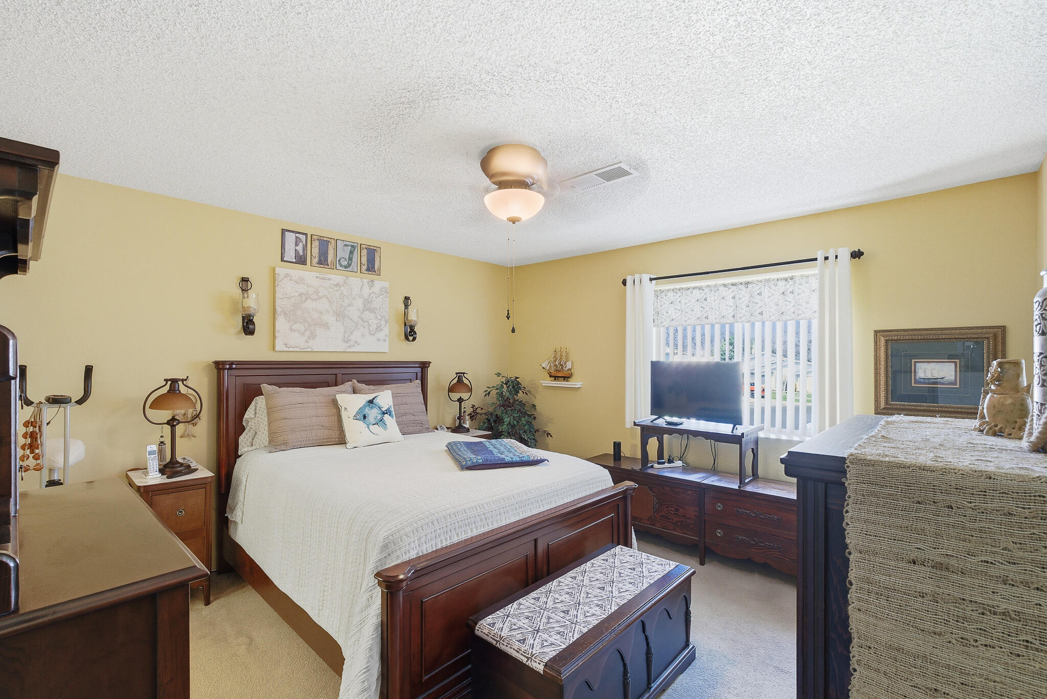 1205 E Ferguson Ave, Visalia, CA 93292