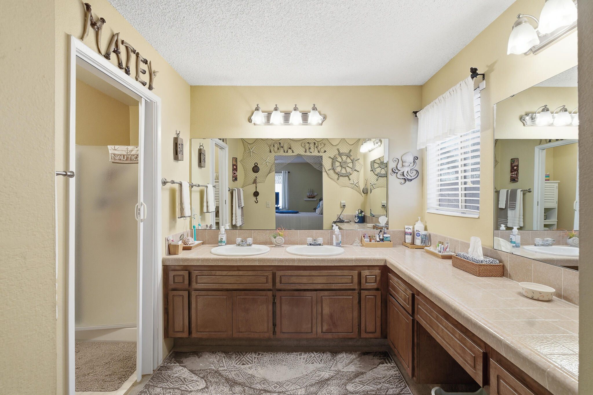 1205 E Ferguson Ave, Visalia, CA 93292