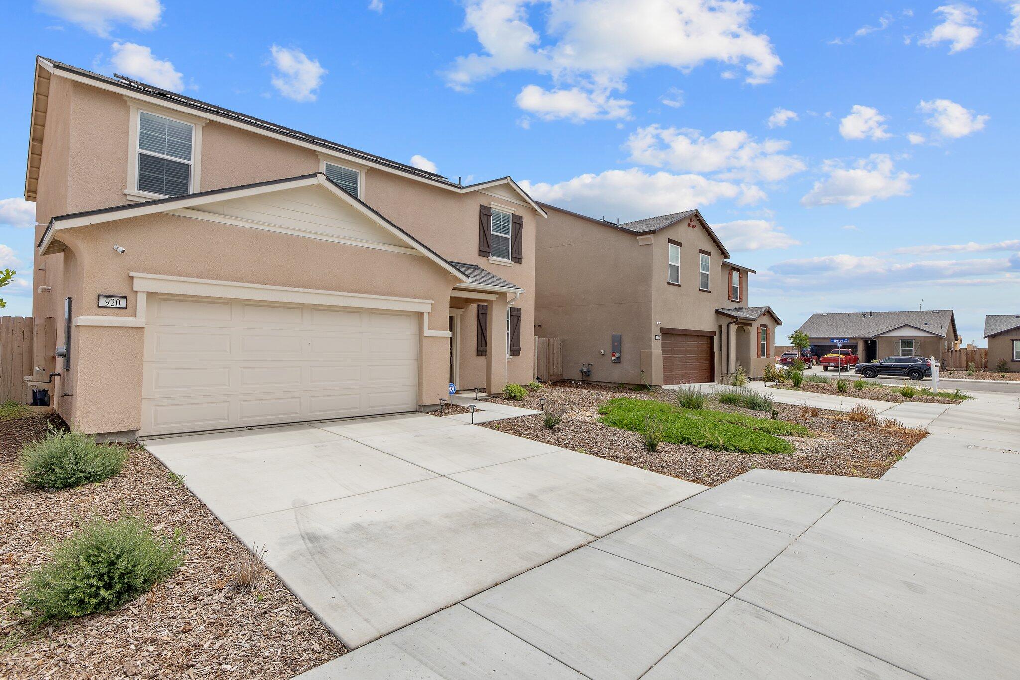 920 Maricopa St, Tulare, CA 93274