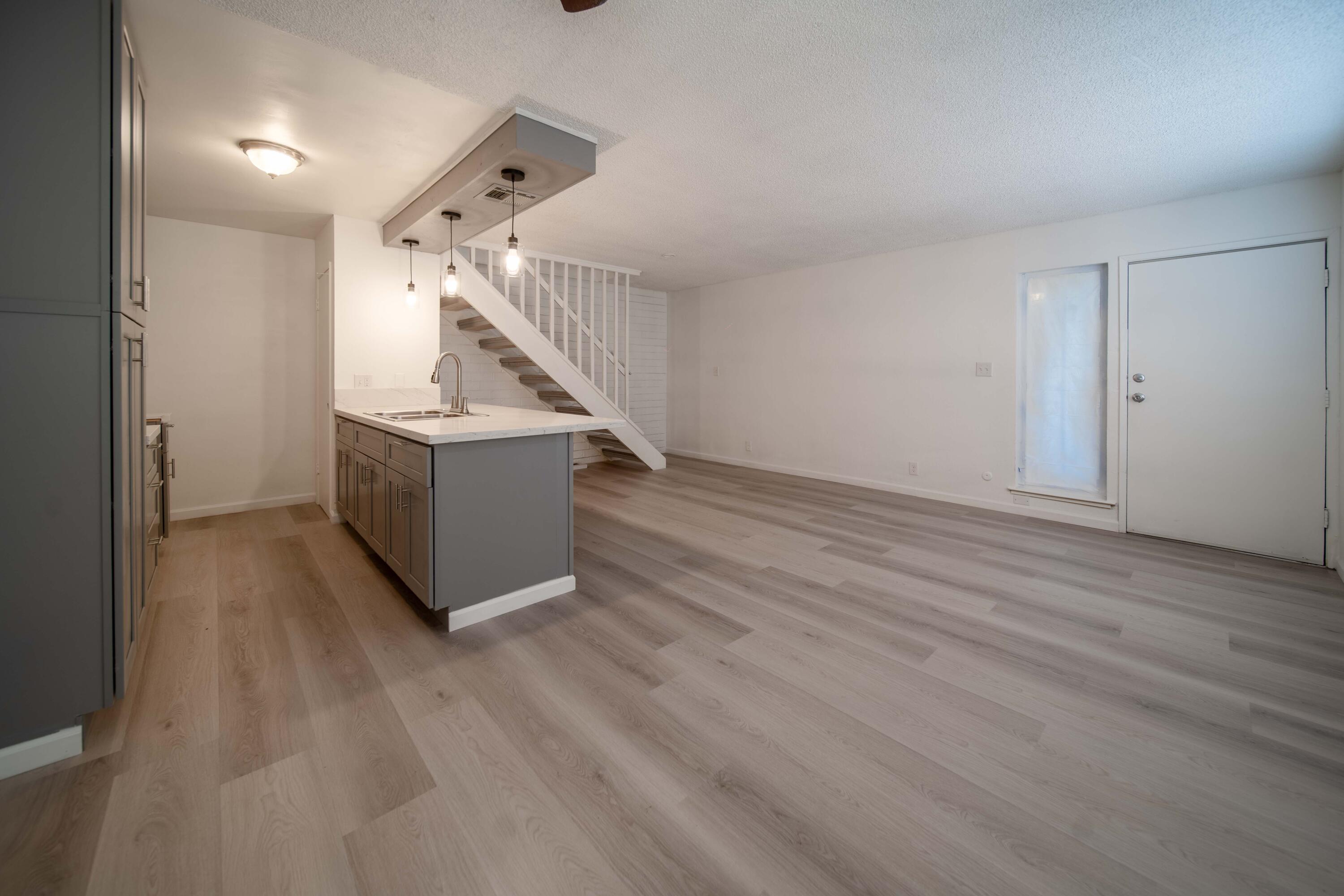 2585 W Fairmont Ave, Fresno, CA 93705