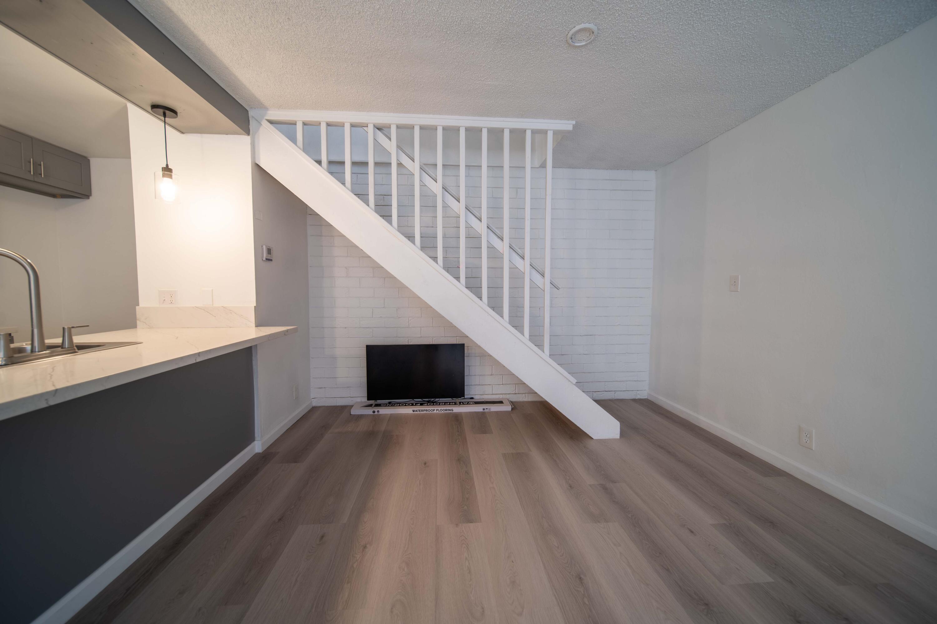 2585 W Fairmont Ave, Fresno, CA 93705