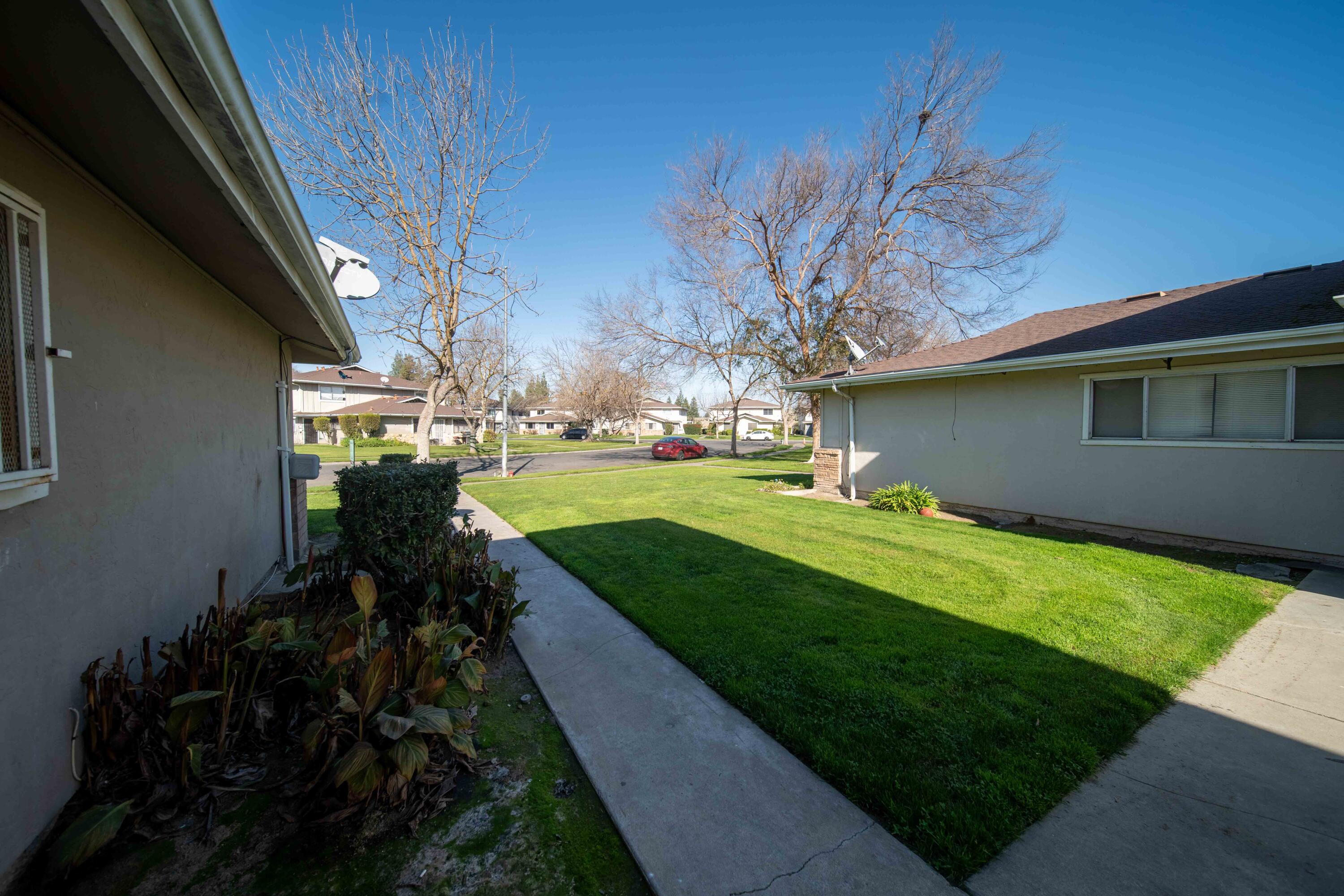 2585 W Fairmont Ave, Fresno, CA 93705