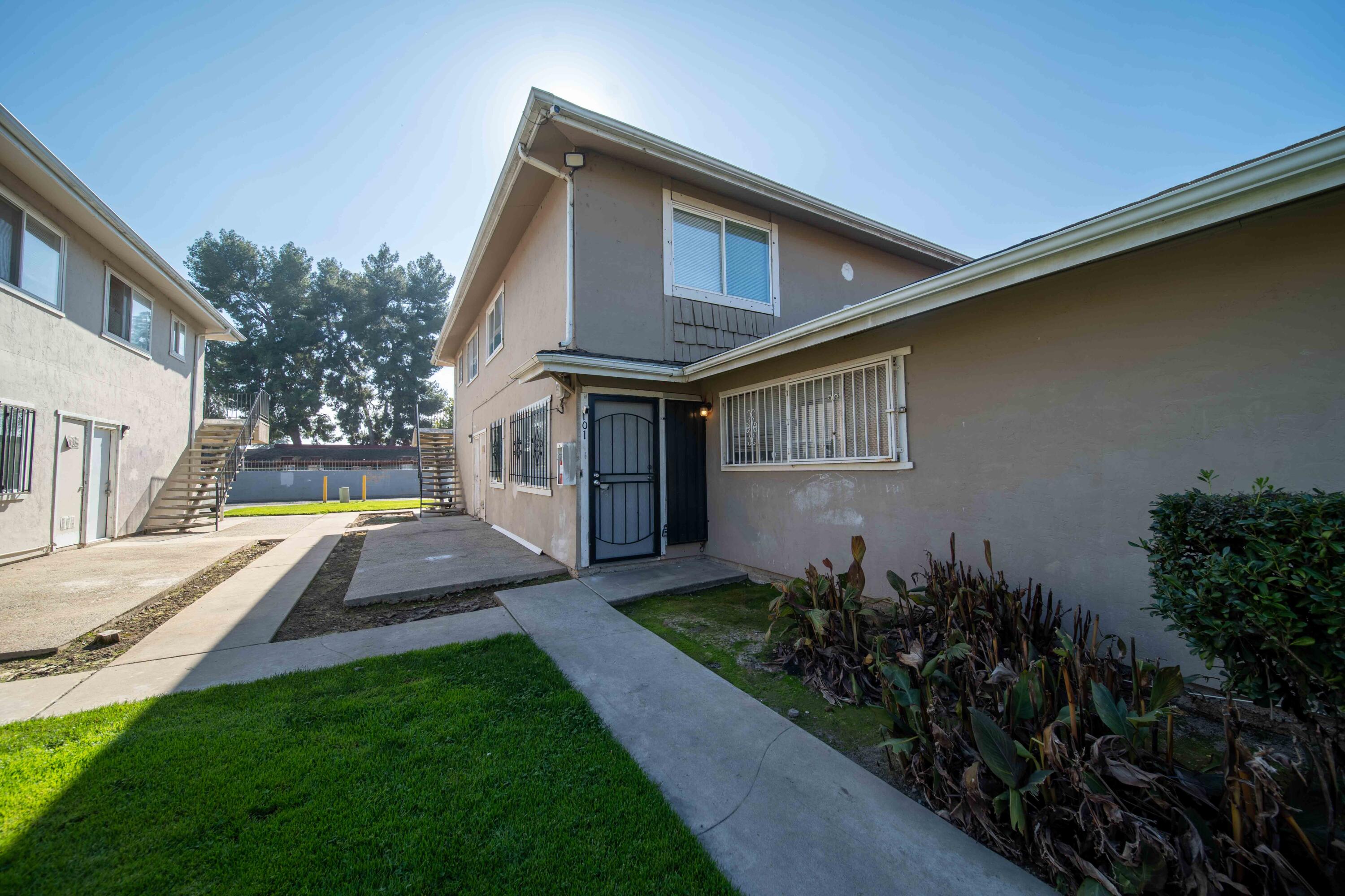 2585 W Fairmont Ave, Fresno, CA 93705