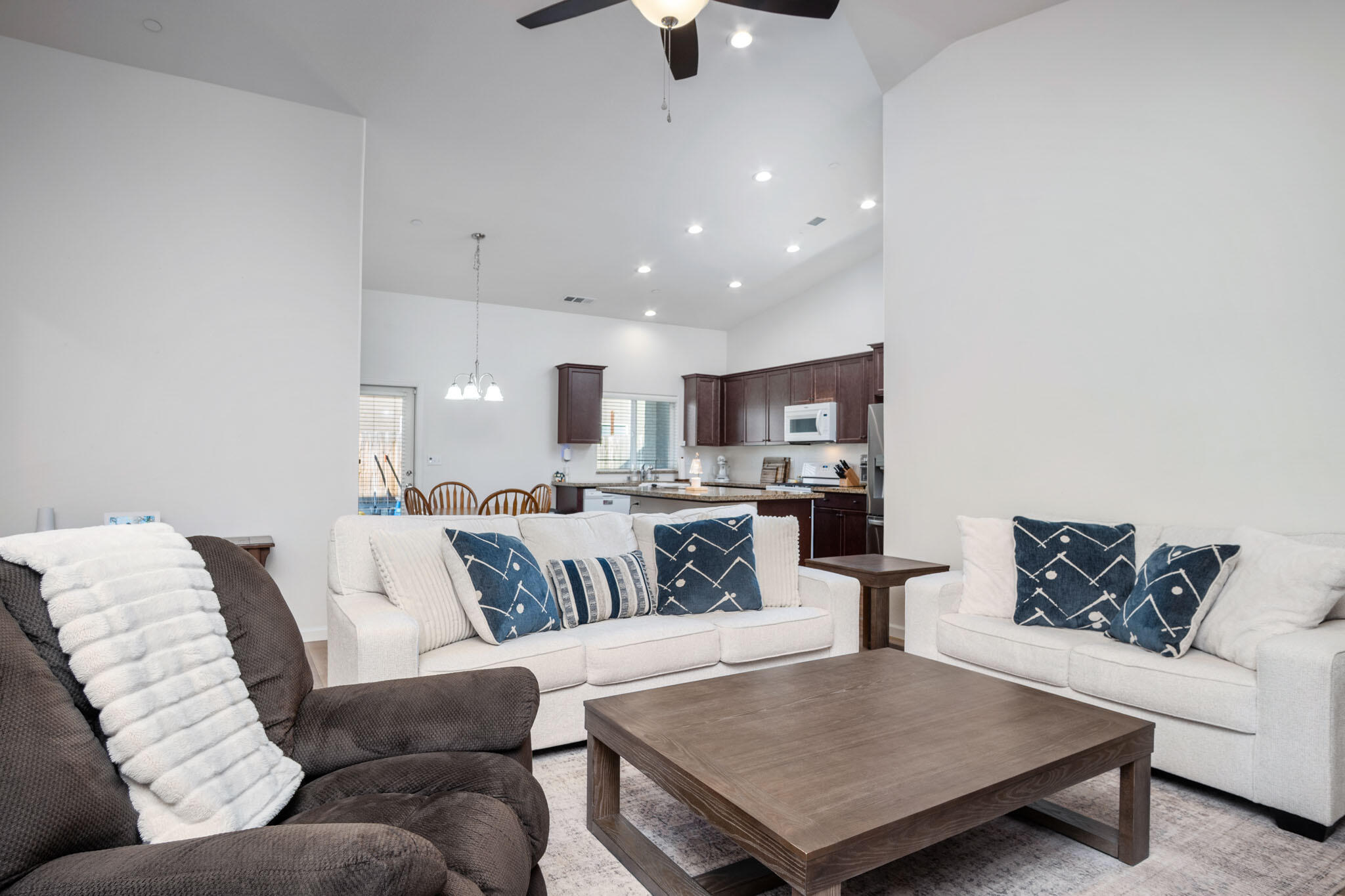 1942 W Date Ave, Porterville, CA 93257