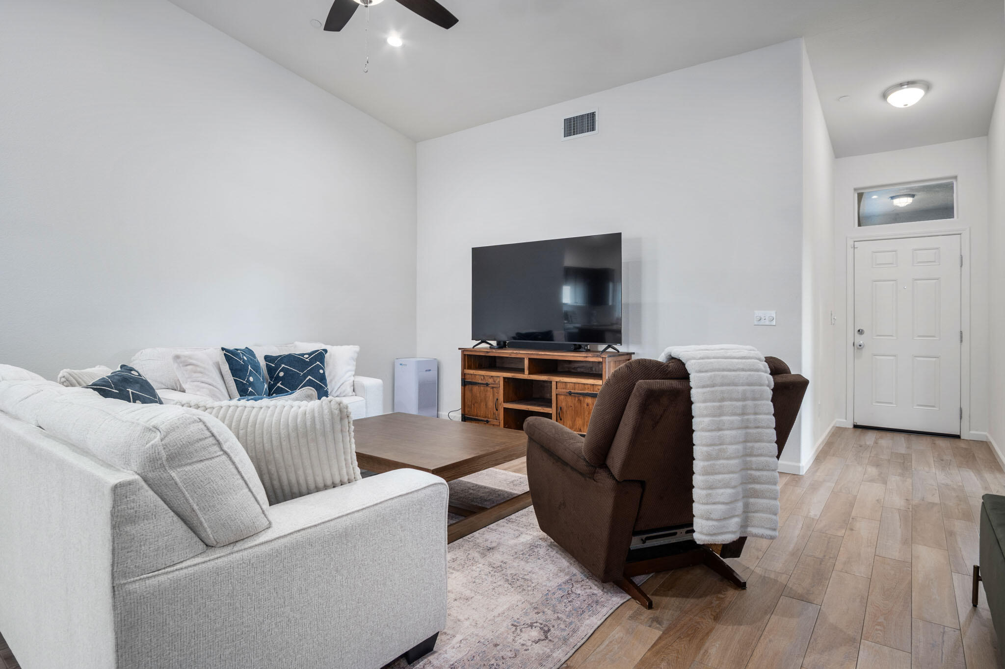 1942 W Date Ave, Porterville, CA 93257