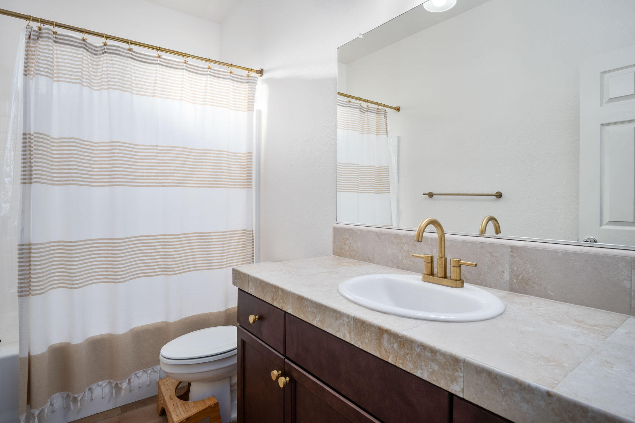 1942 W Date Ave, Porterville, CA 93257