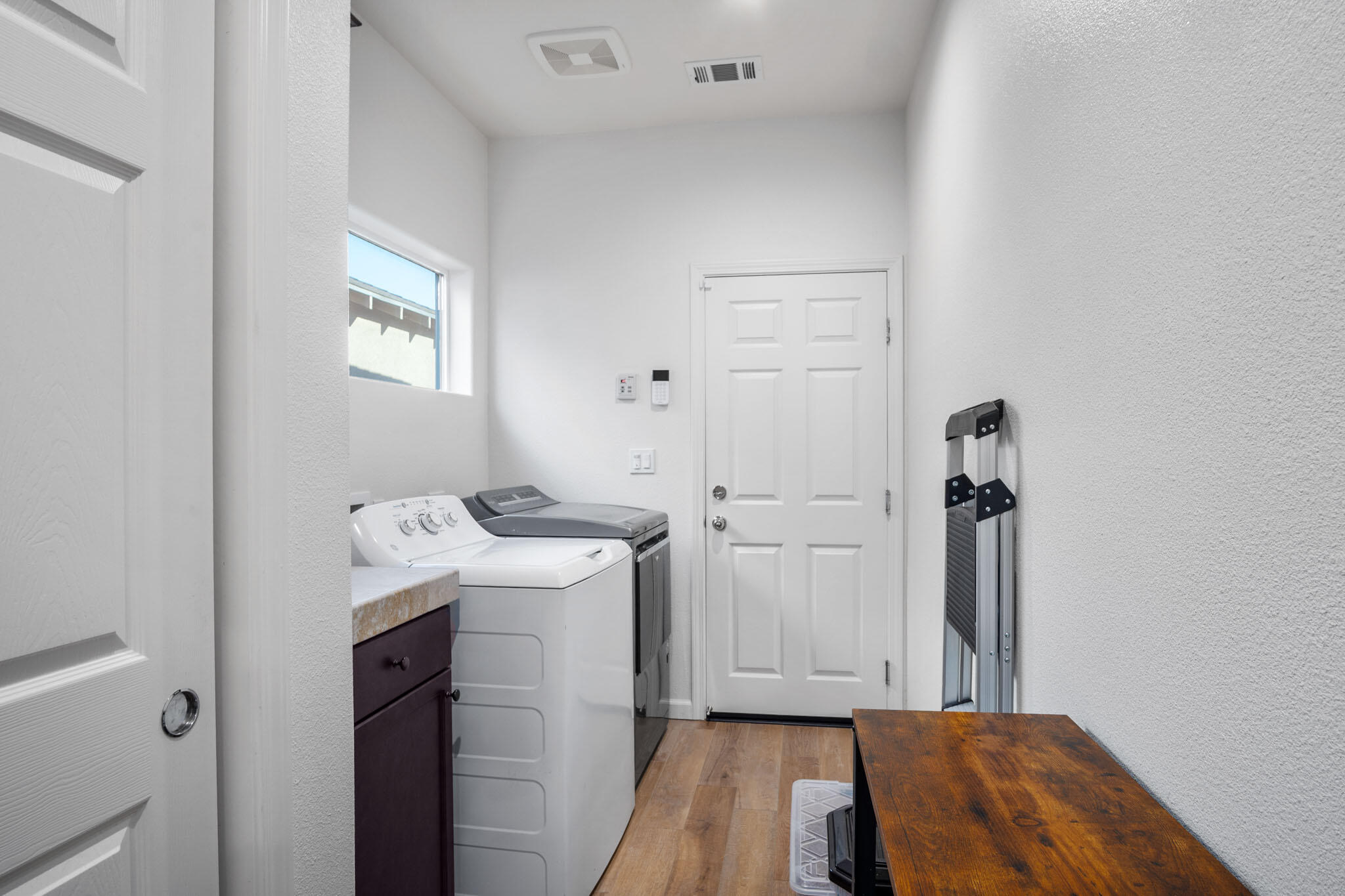 1942 W Date Ave, Porterville, CA 93257