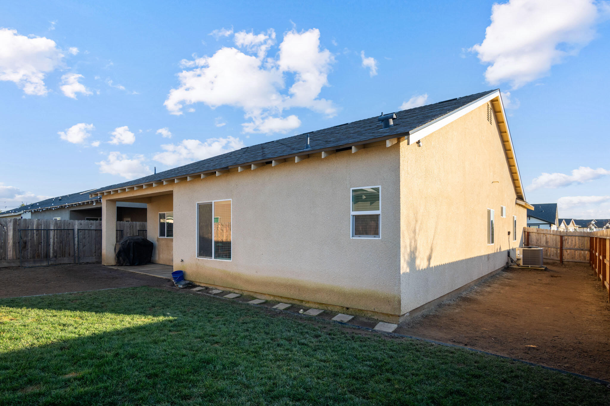 1942 W Date Ave, Porterville, CA 93257