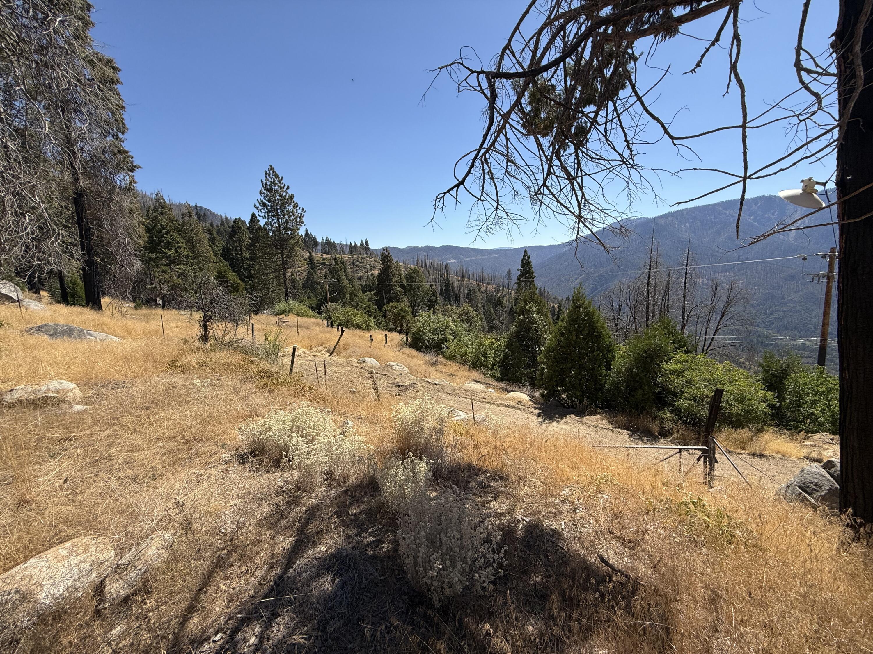 52762 Redwood Dr, Springville, CA 93265