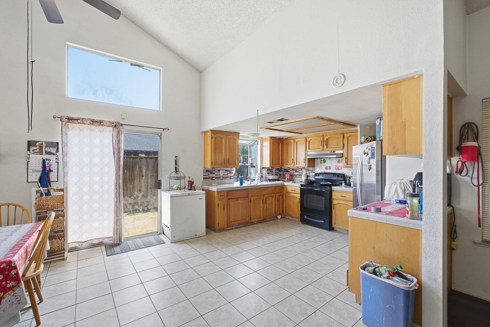 2580 N Knoll Ave, Fresno, CA 93722