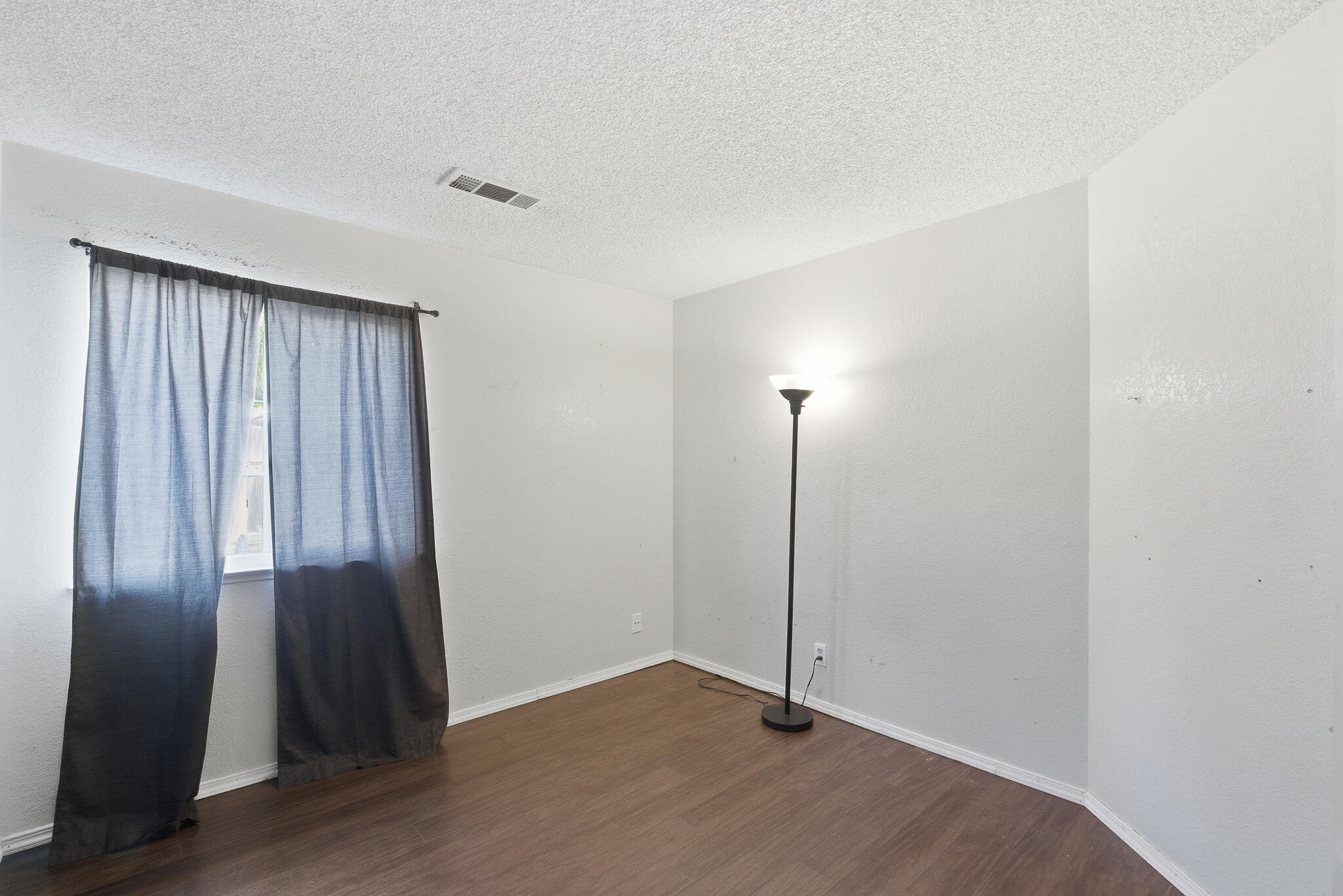 2580 N Knoll Ave, Fresno, CA 93722