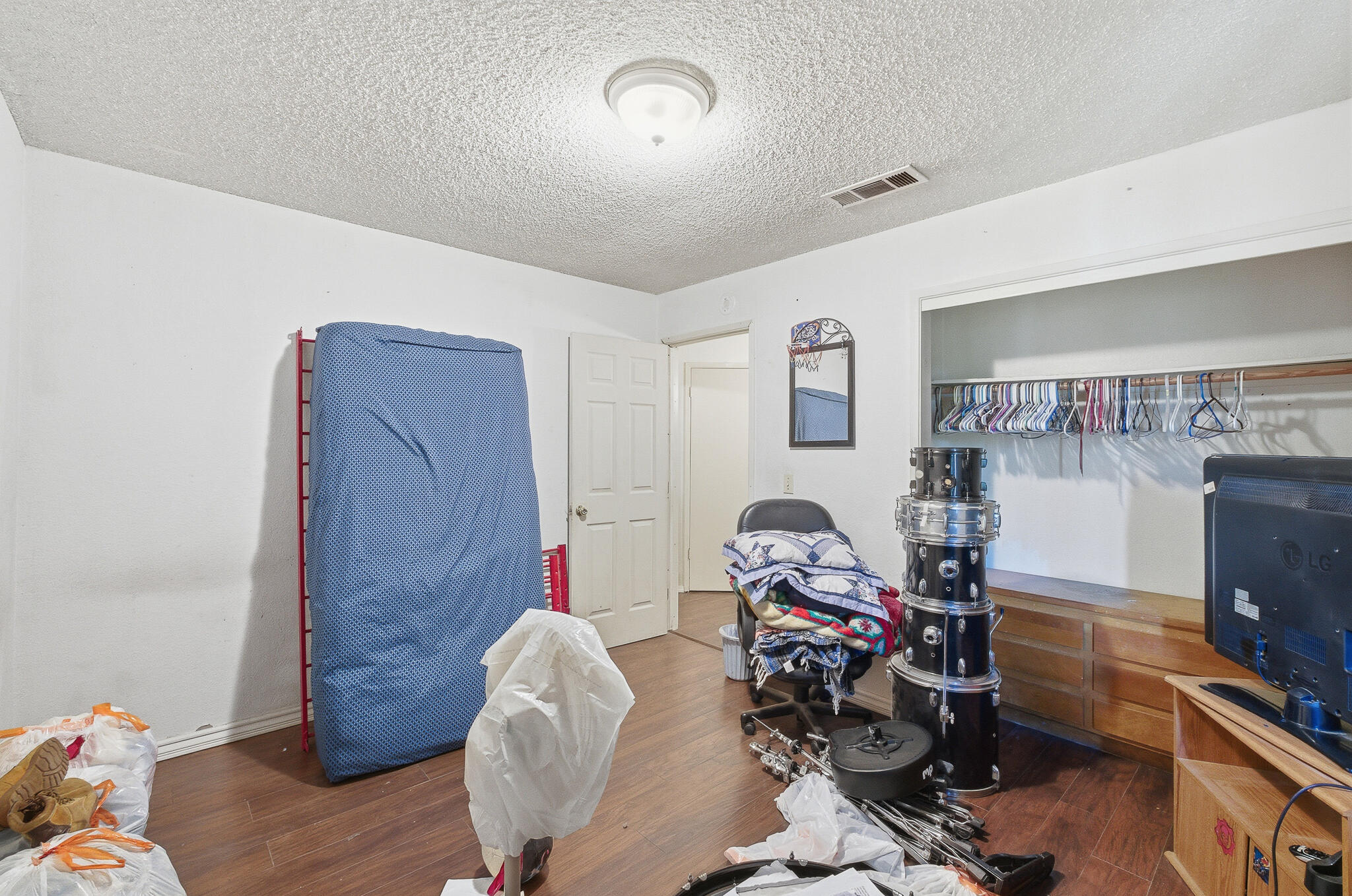 2580 N Knoll Ave, Fresno, CA 93722