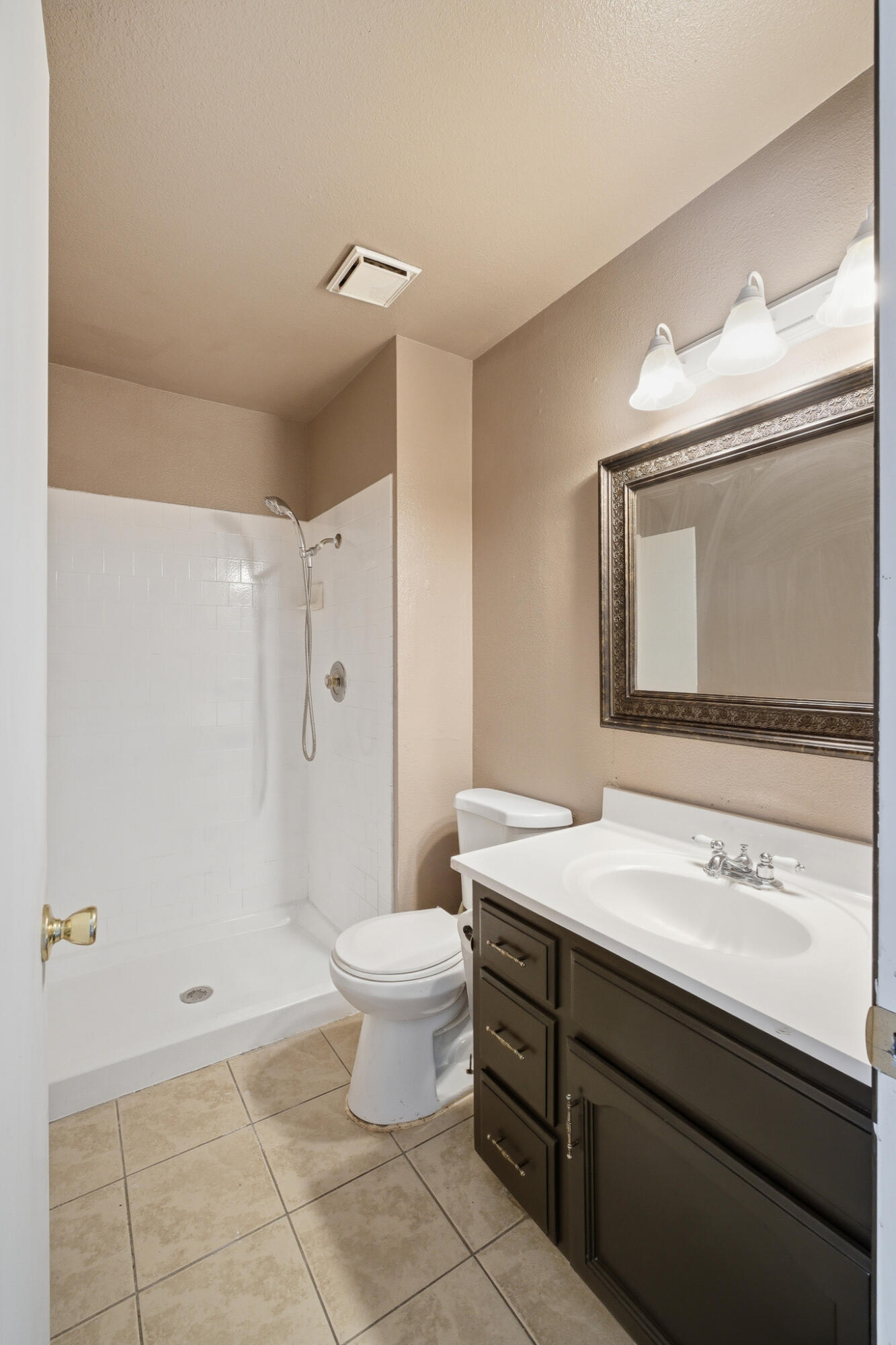2580 N Knoll Ave, Fresno, CA 93722
