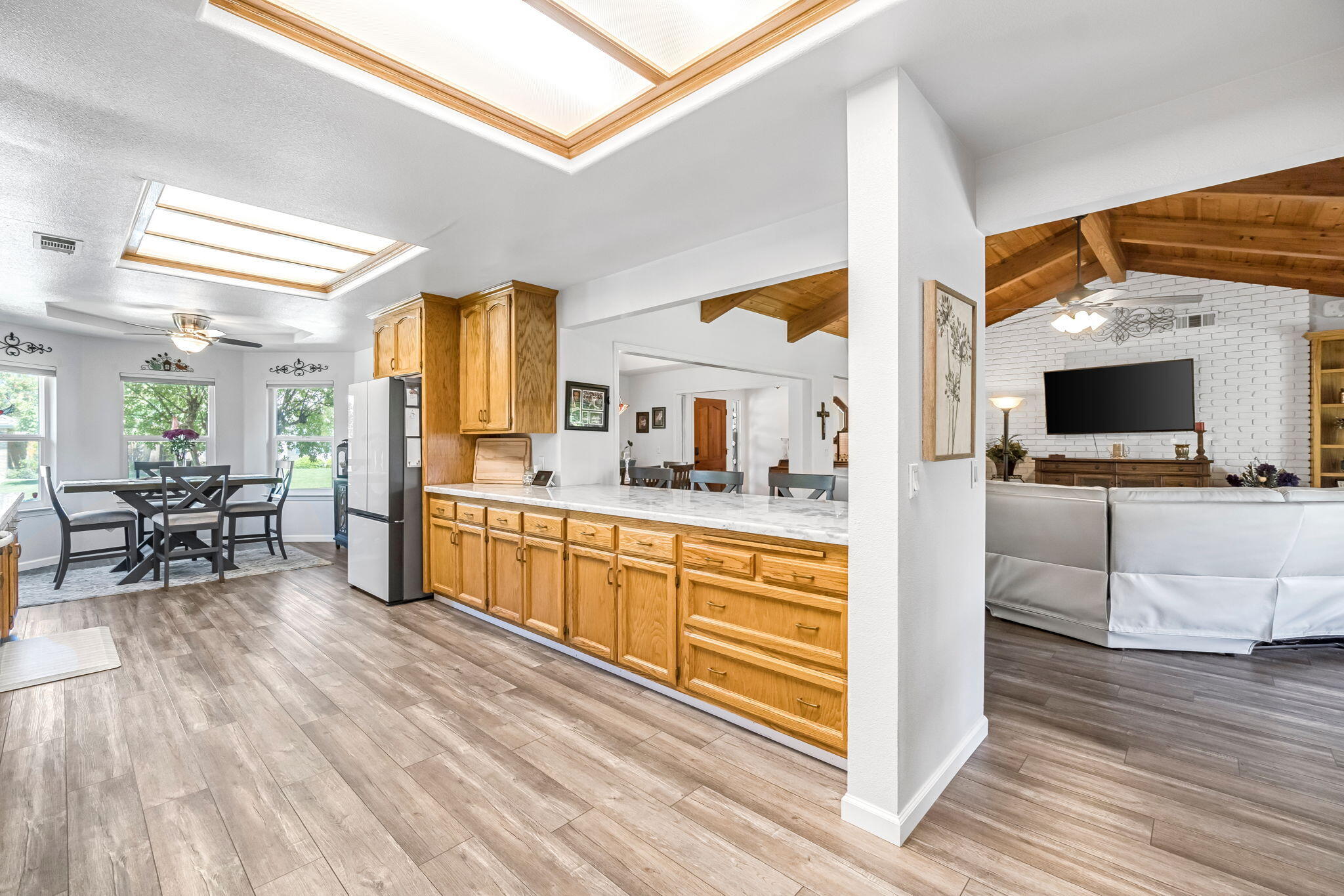 1405 Lincon Ln, Lemoore, CA 93245