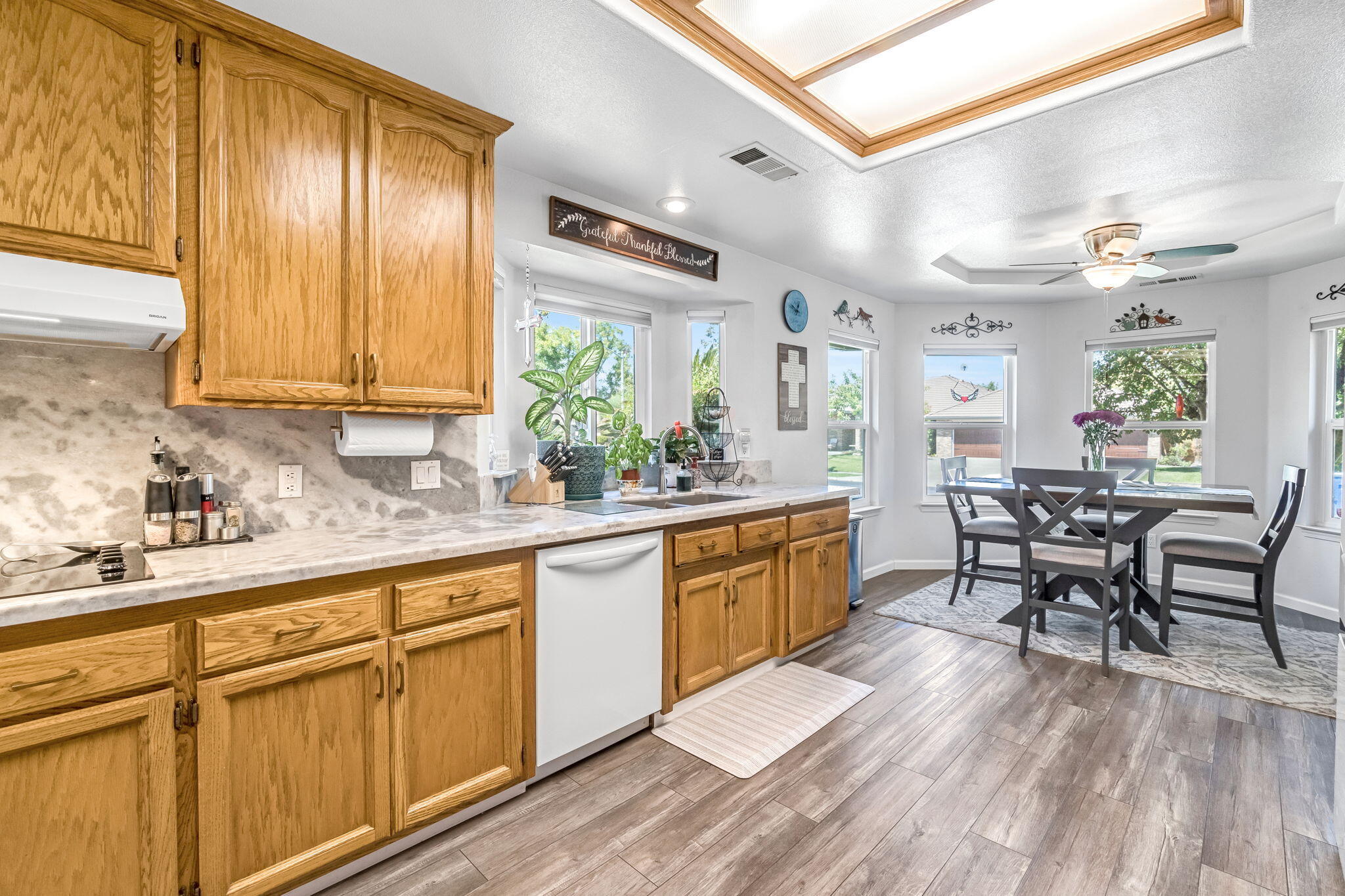 1405 Lincon Ln, Lemoore, CA 93245