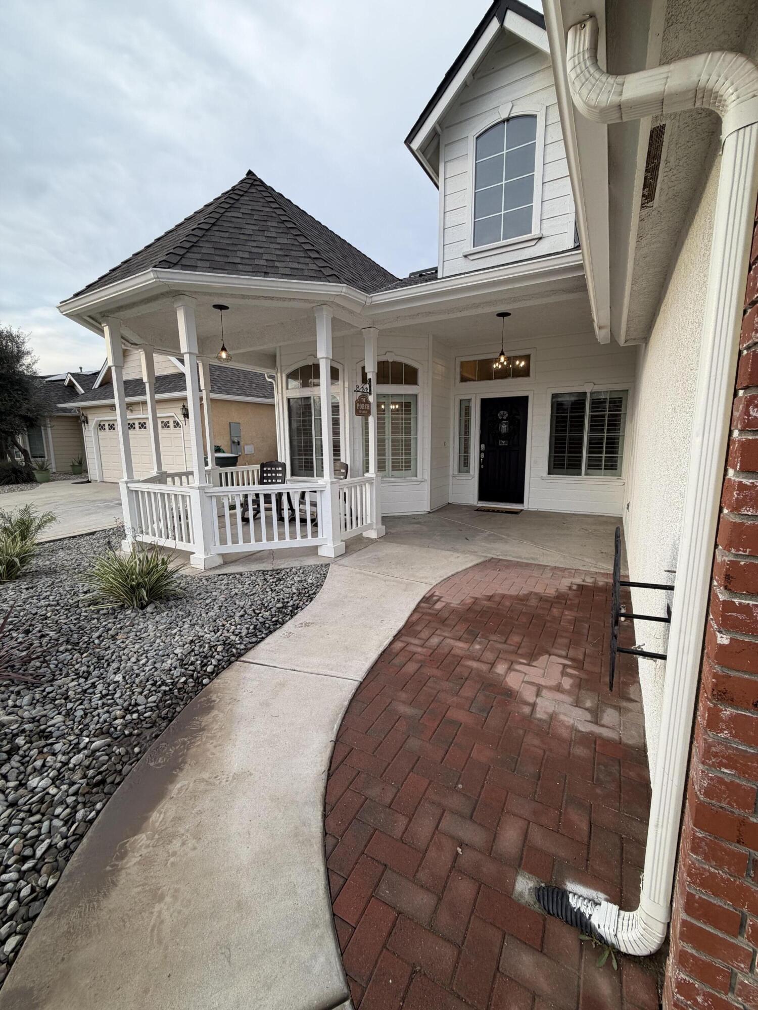 5222 W W Lark Ct, Visalia, CA 93291