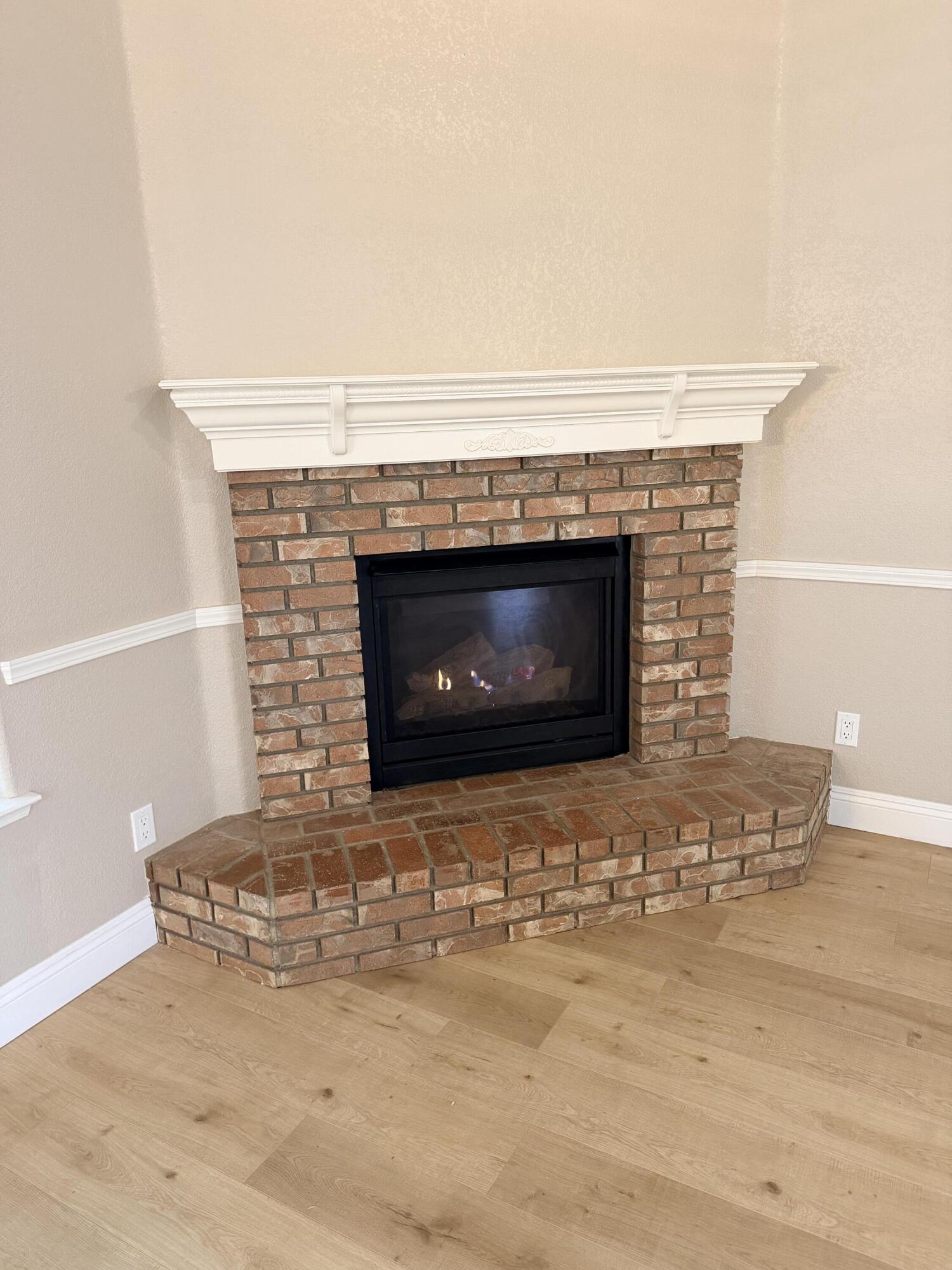 5222 W W Lark Ct, Visalia, CA 93291