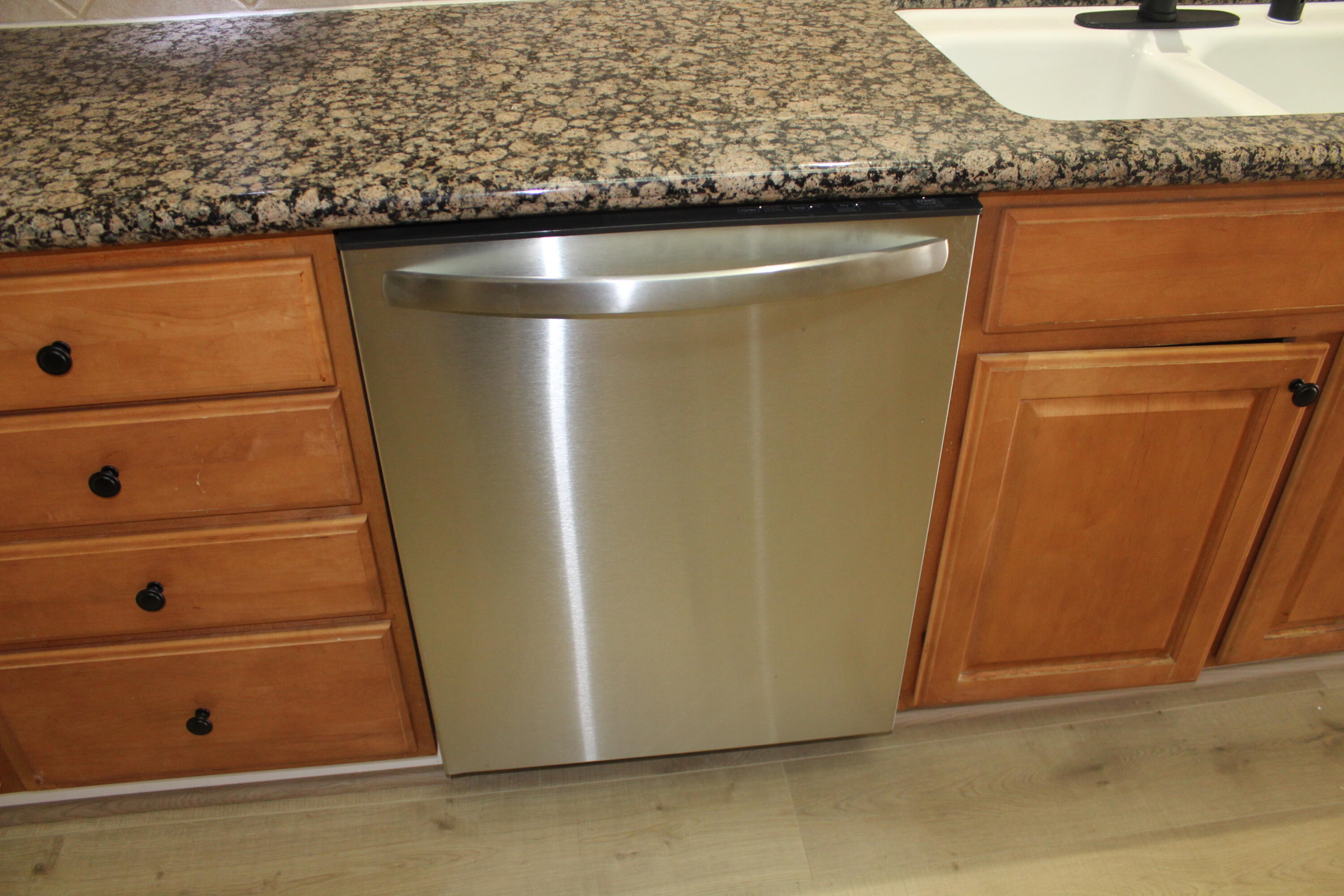 5222 W W Lark Ct, Visalia, CA 93291