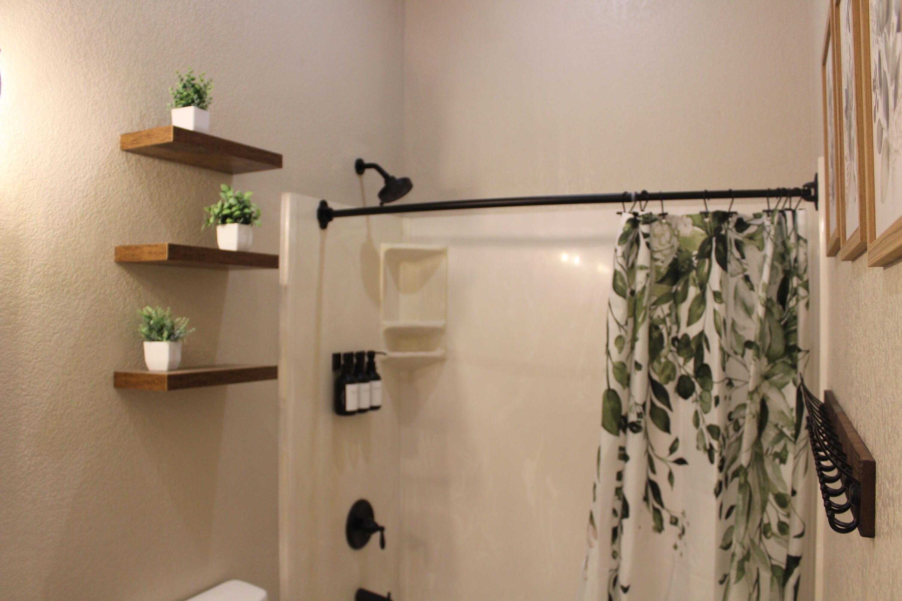 5222 W W Lark Ct, Visalia, CA 93291