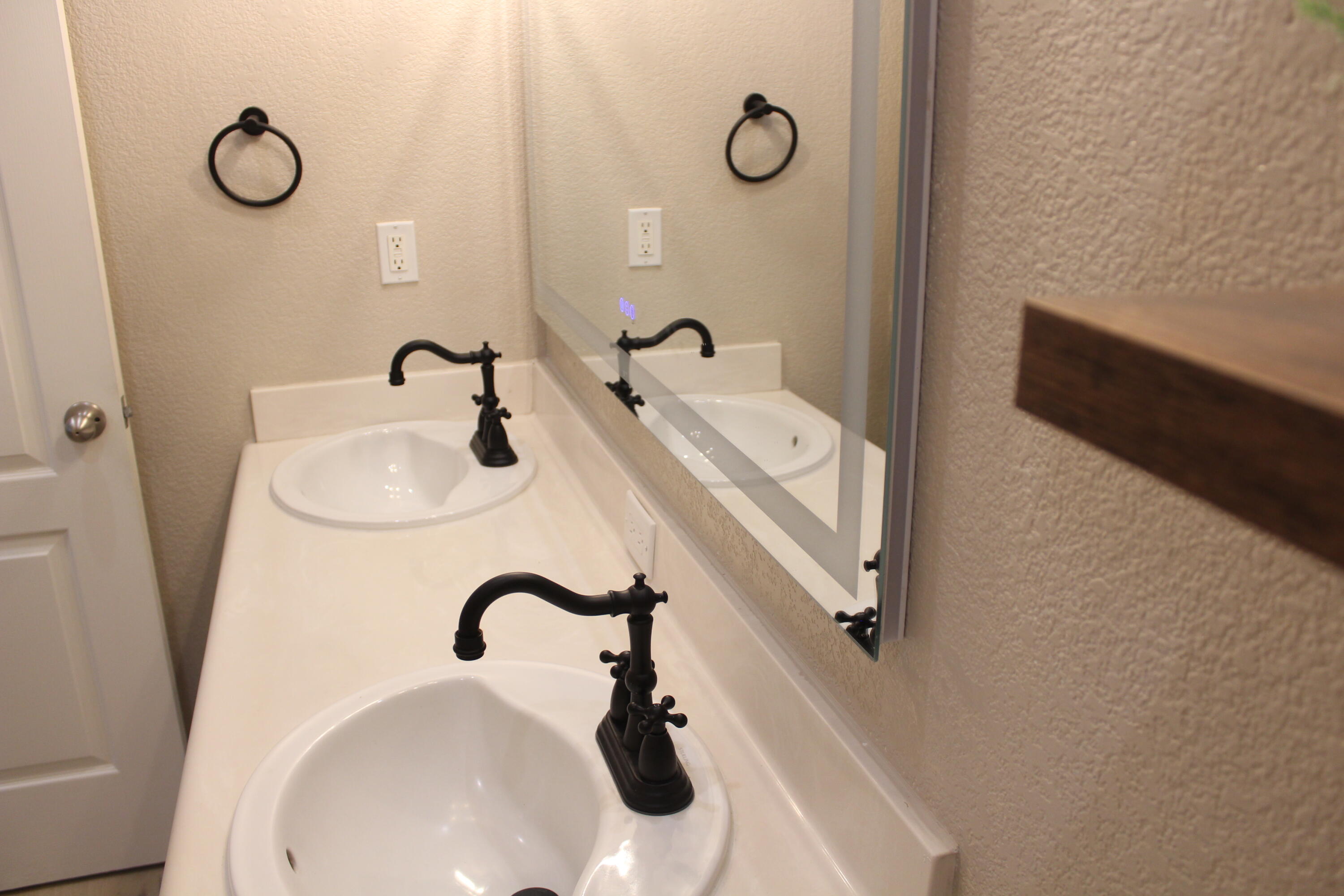 5222 W W Lark Ct, Visalia, CA 93291