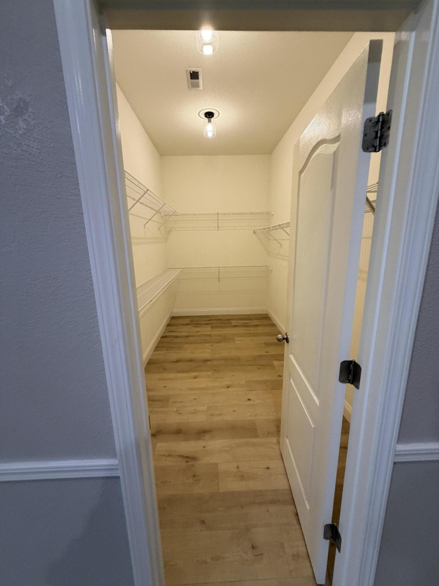 5222 W W Lark Ct, Visalia, CA 93291