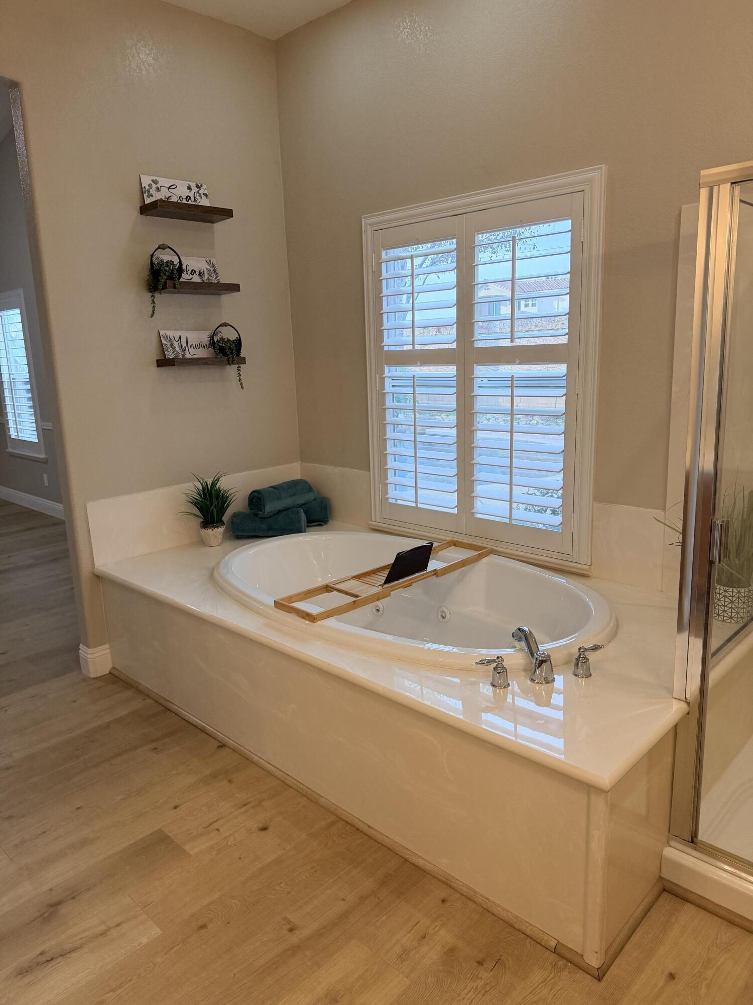 5222 W W Lark Ct, Visalia, CA 93291