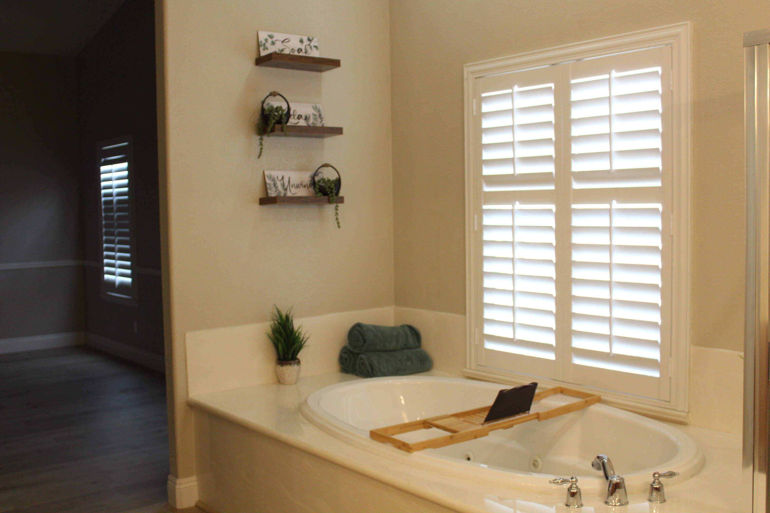 5222 W W Lark Ct, Visalia, CA 93291