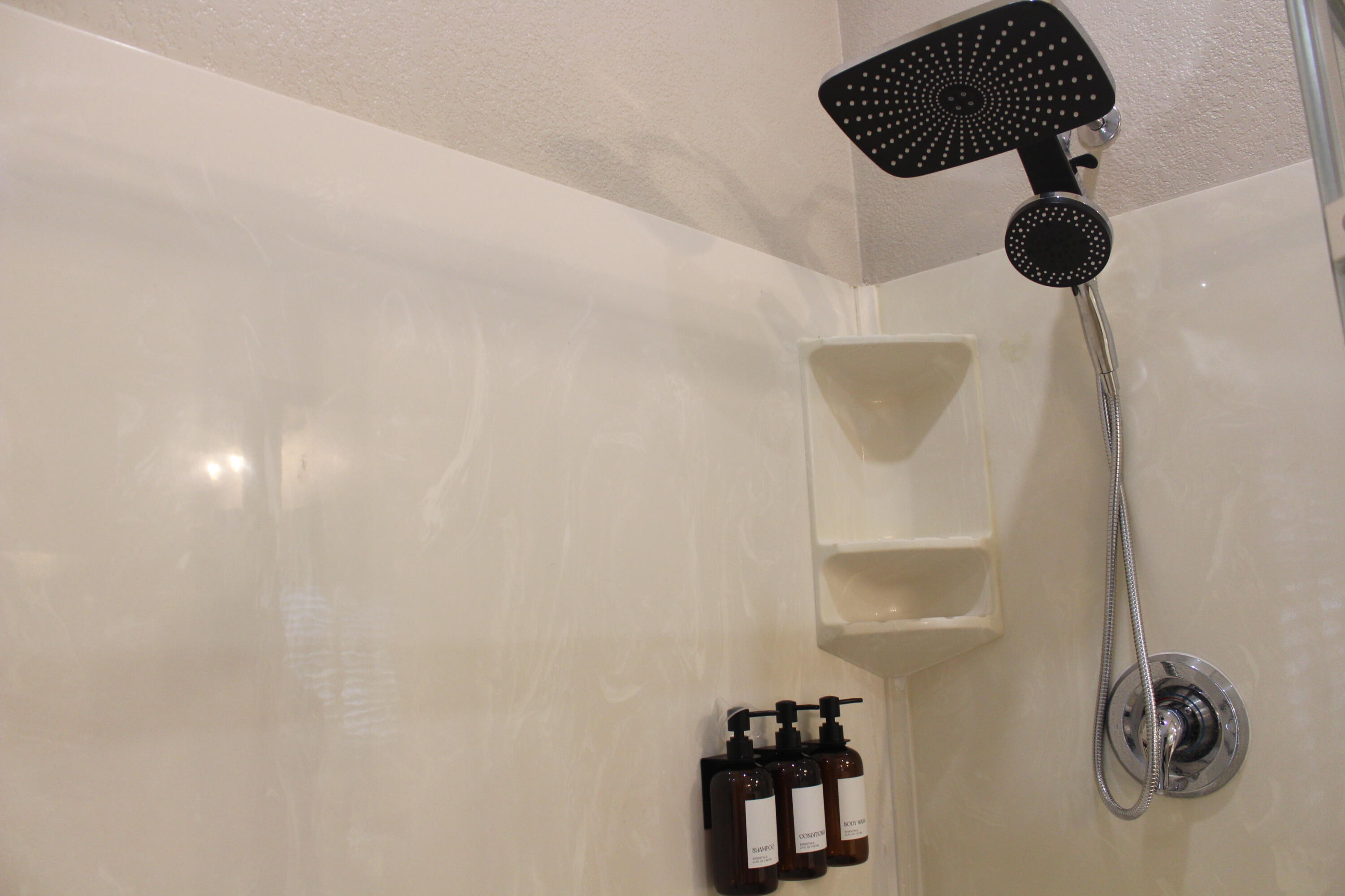 5222 W W Lark Ct, Visalia, CA 93291