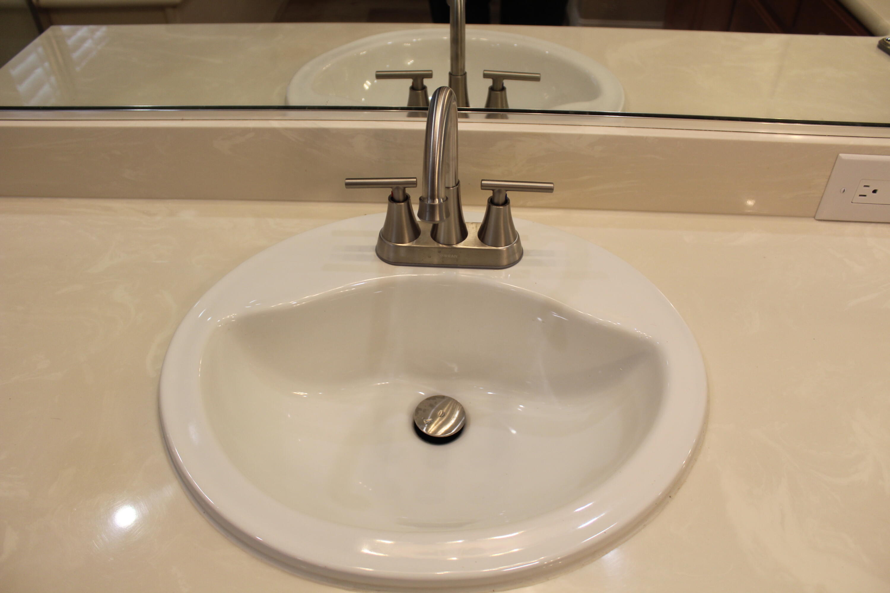 5222 W W Lark Ct, Visalia, CA 93291