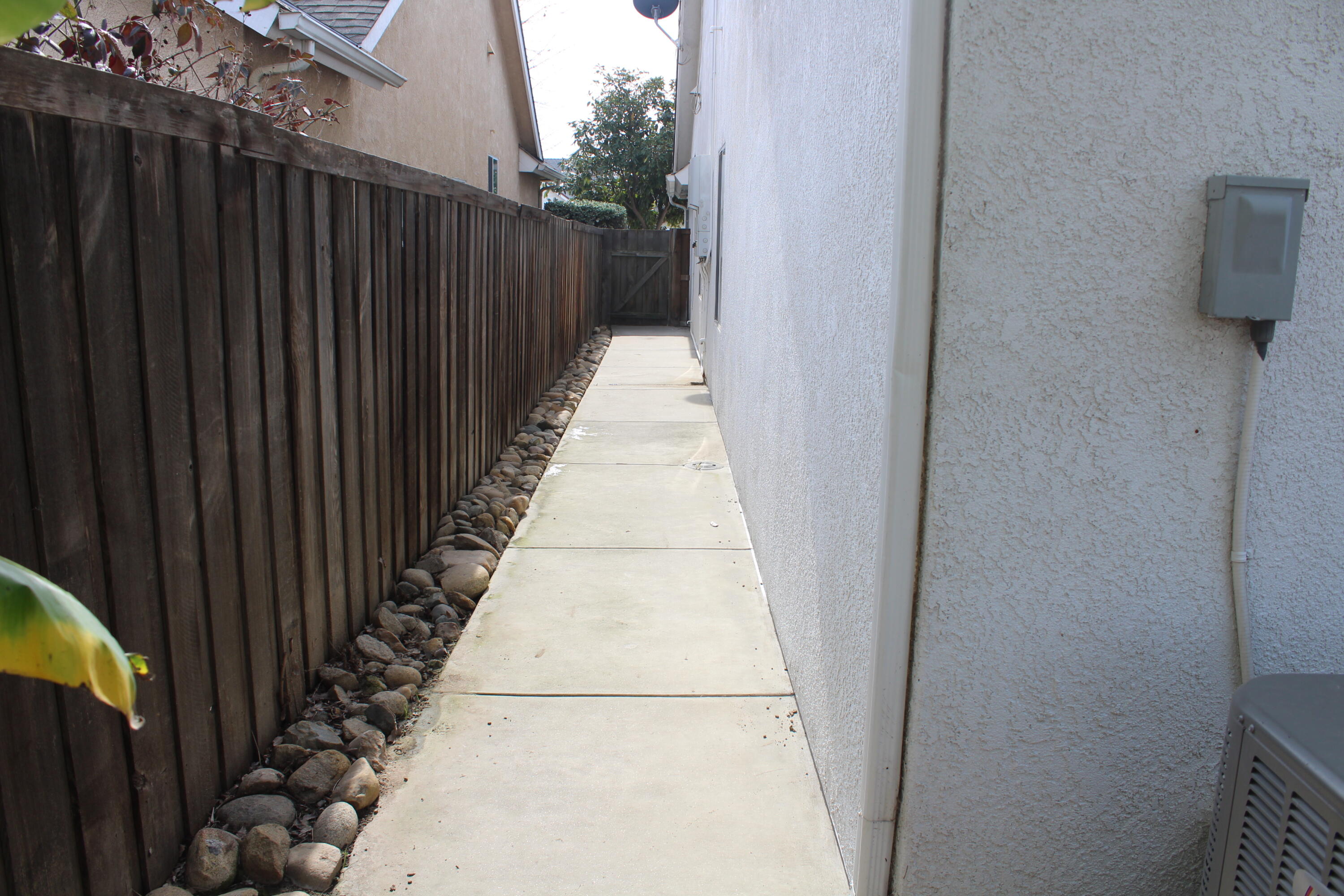 5222 W W Lark Ct, Visalia, CA 93291