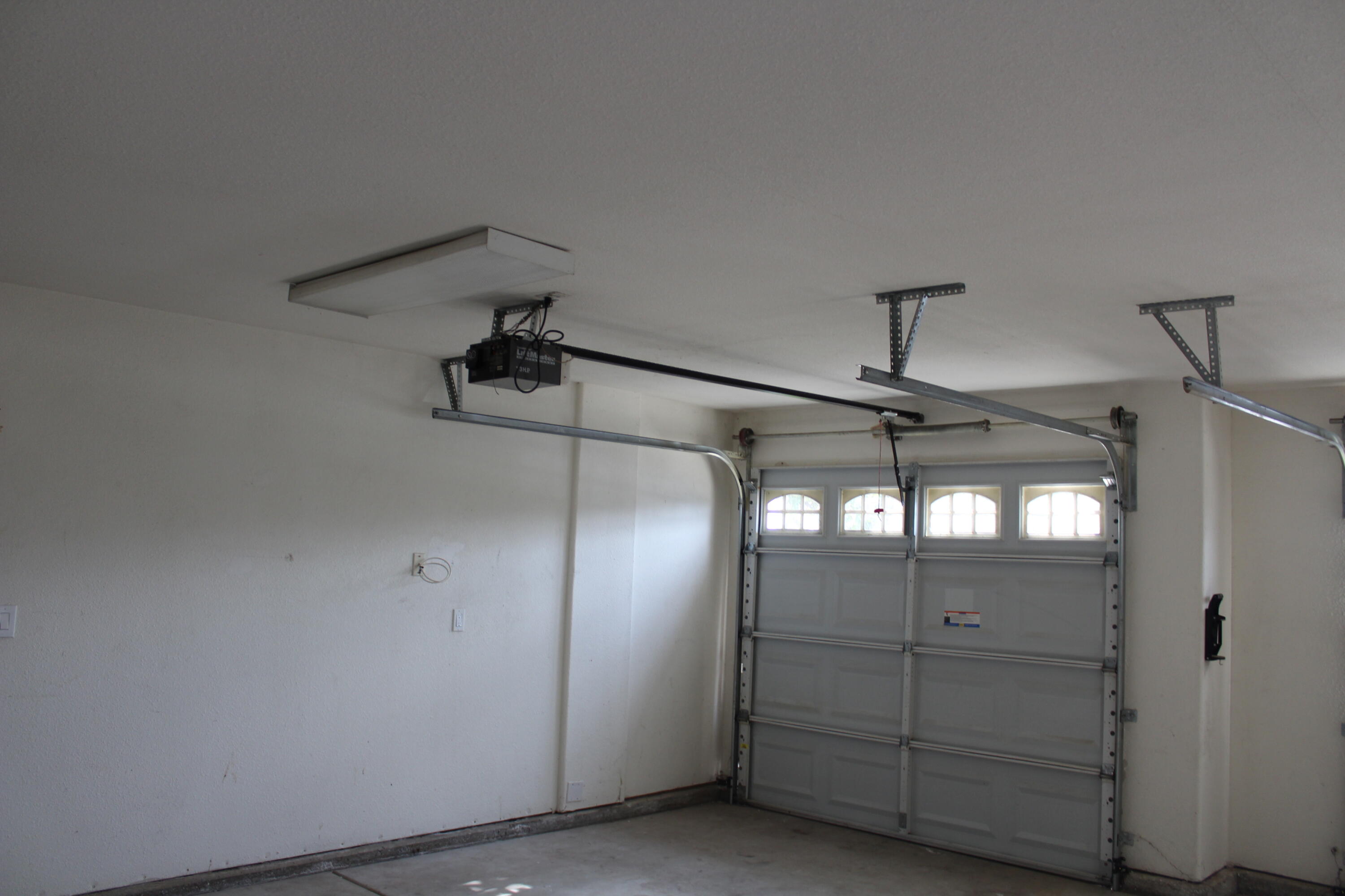 5222 W W Lark Ct, Visalia, CA 93291