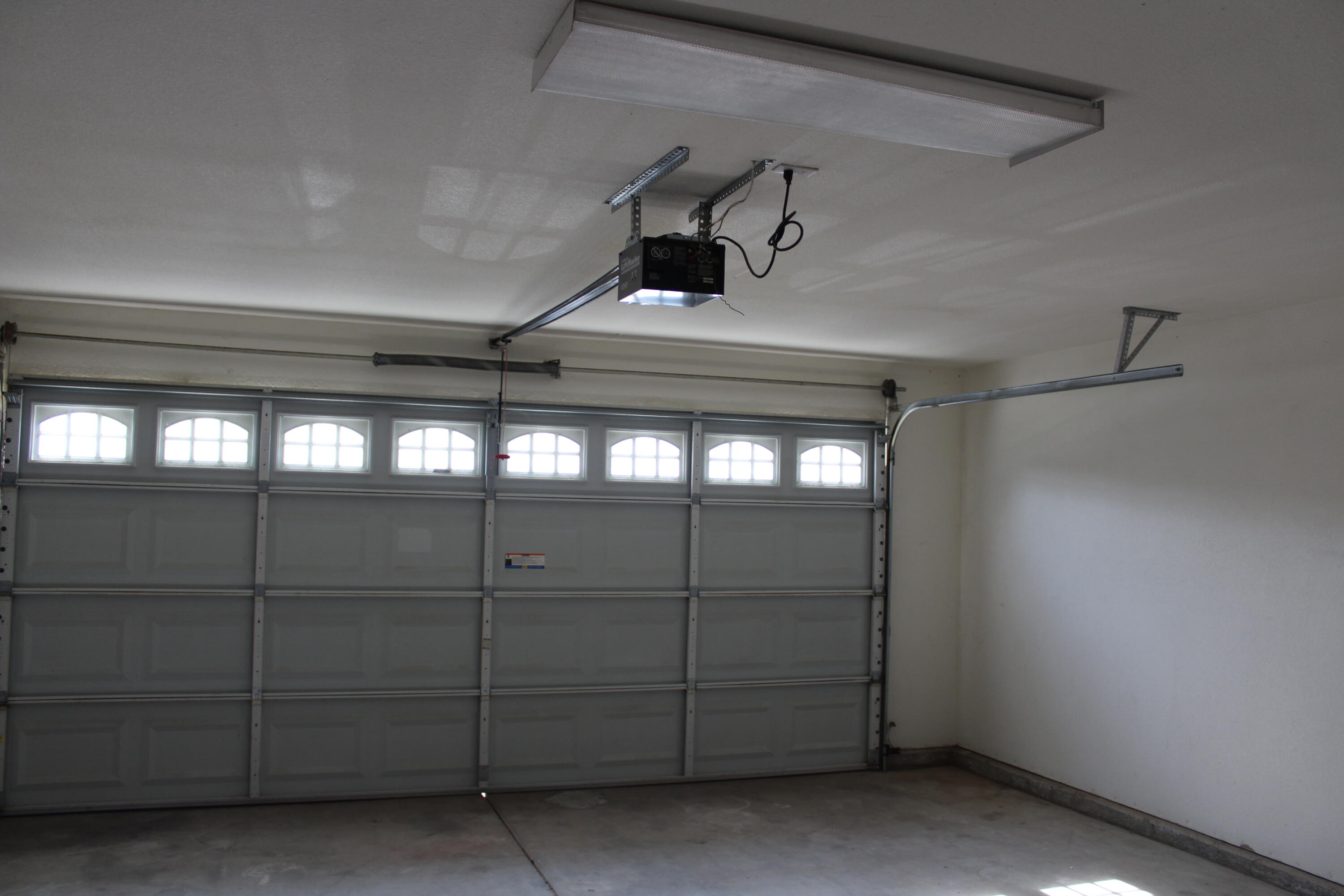 5222 W W Lark Ct, Visalia, CA 93291