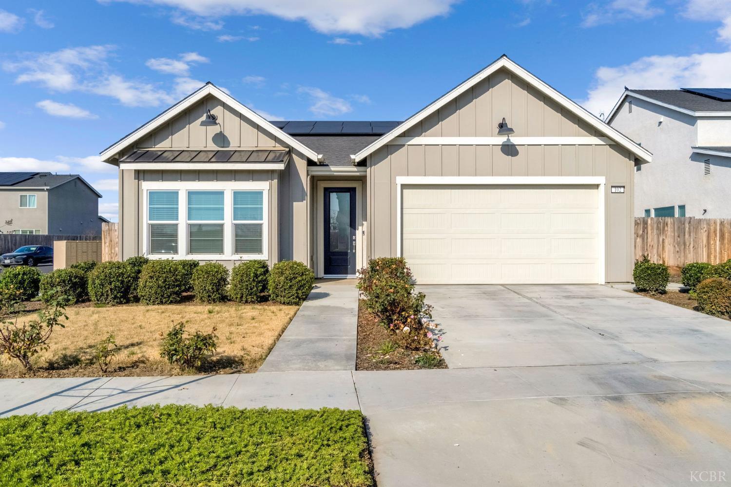 102 E Tyler Ave, Visalia, CA 93291