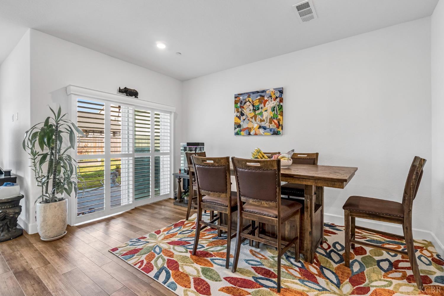 102 E Tyler Ave, Visalia, CA 93291