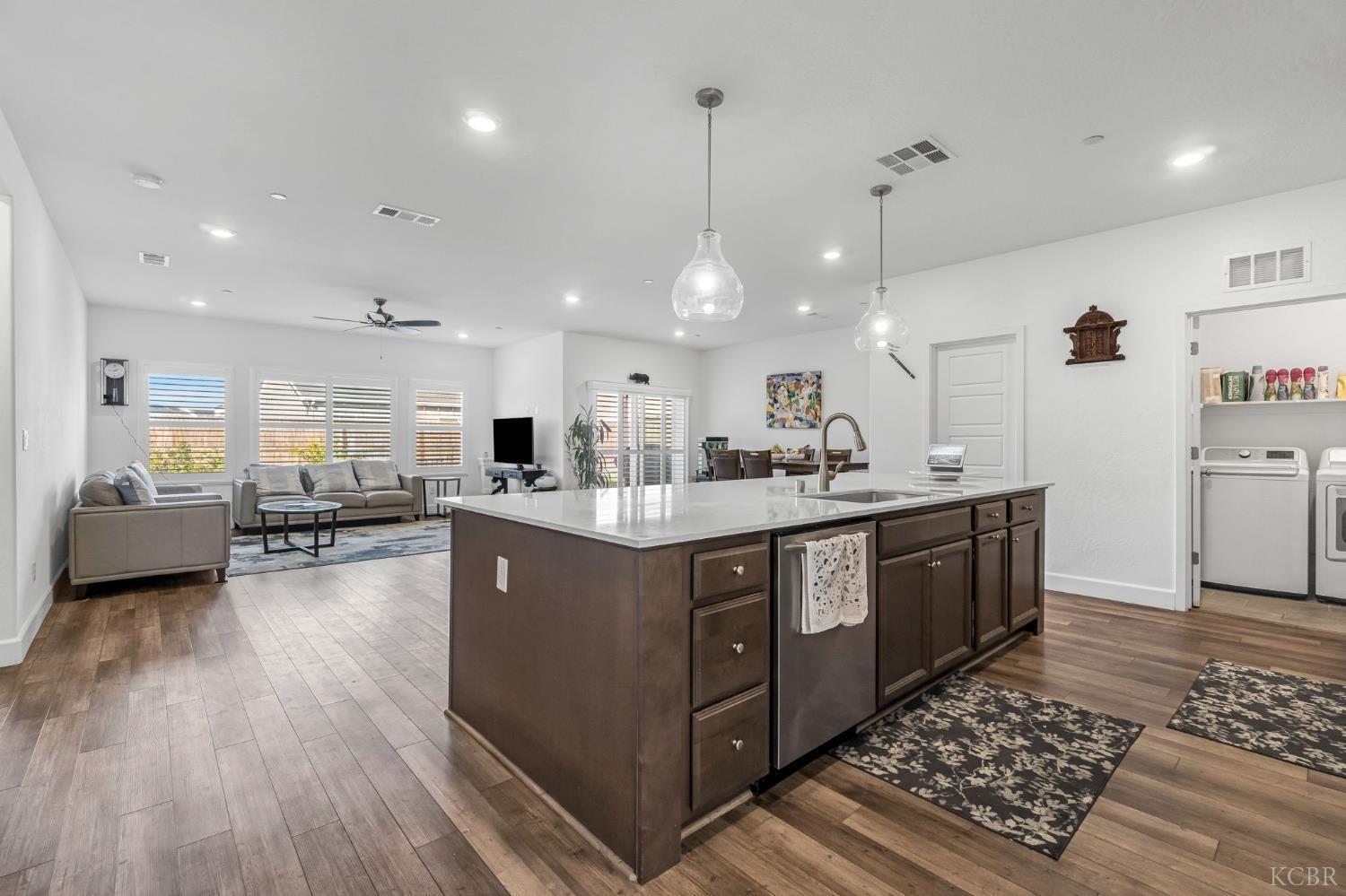 102 E Tyler Ave, Visalia, CA 93291