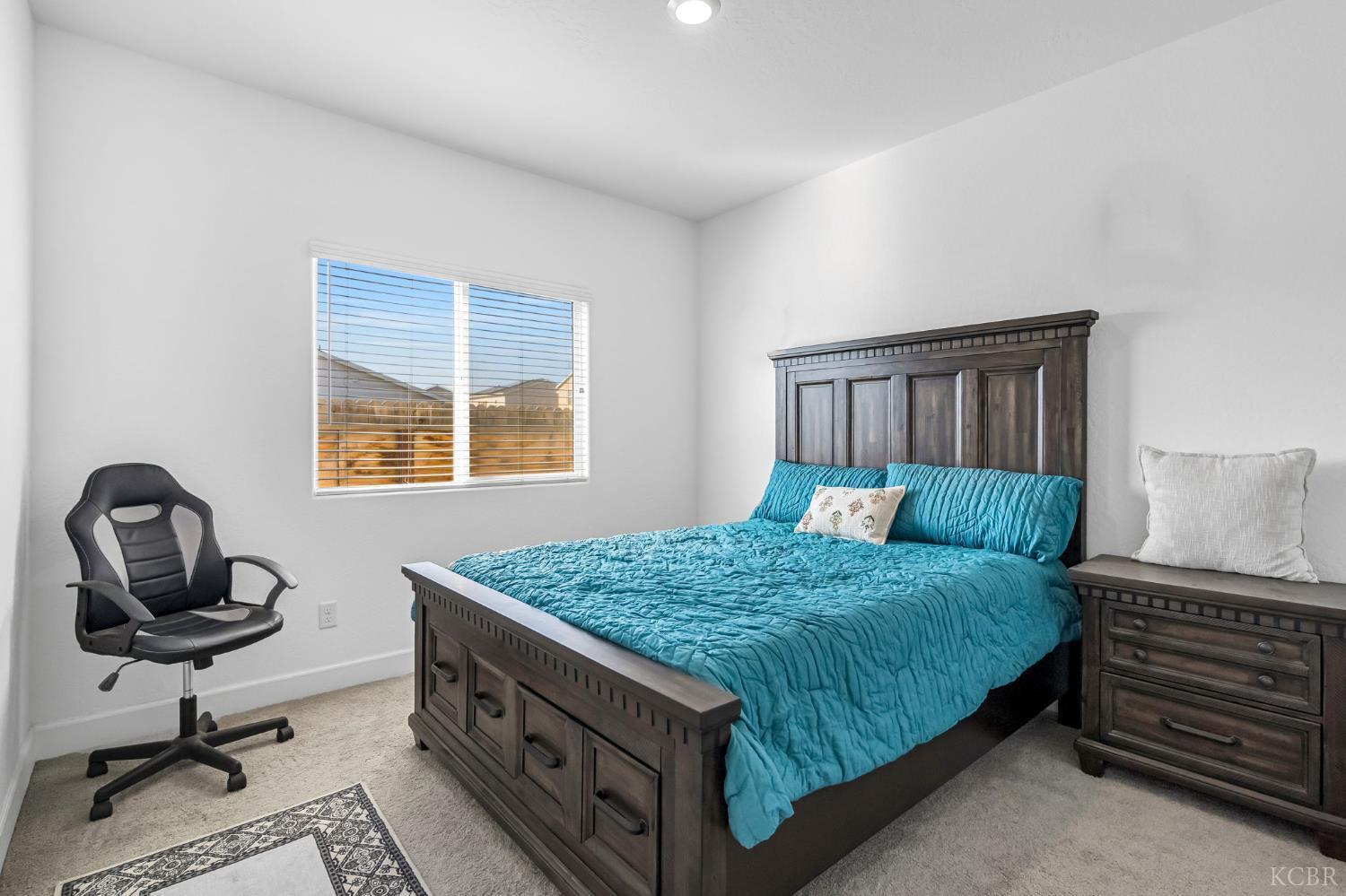 102 E Tyler Ave, Visalia, CA 93291