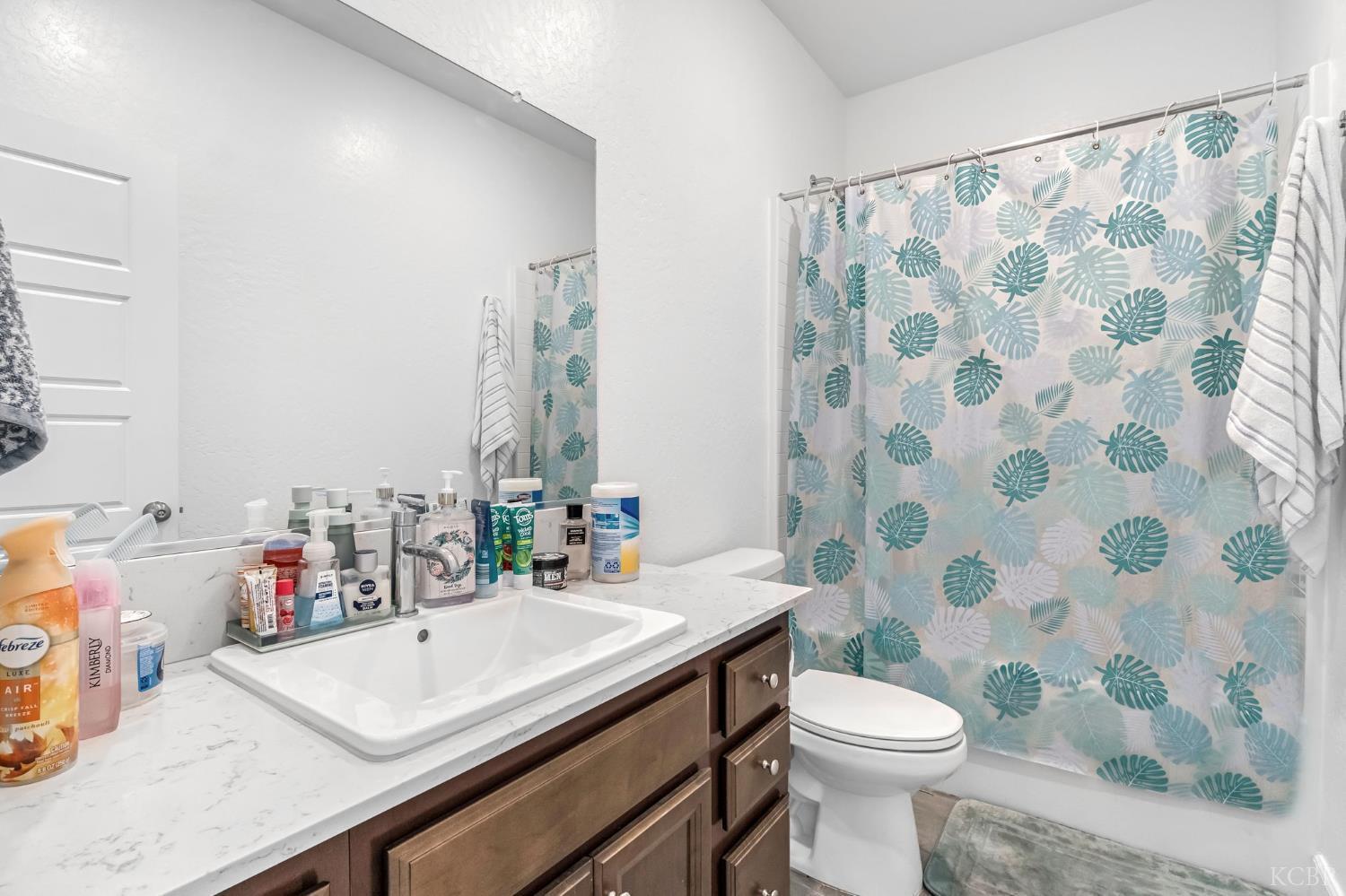 102 E Tyler Ave, Visalia, CA 93291