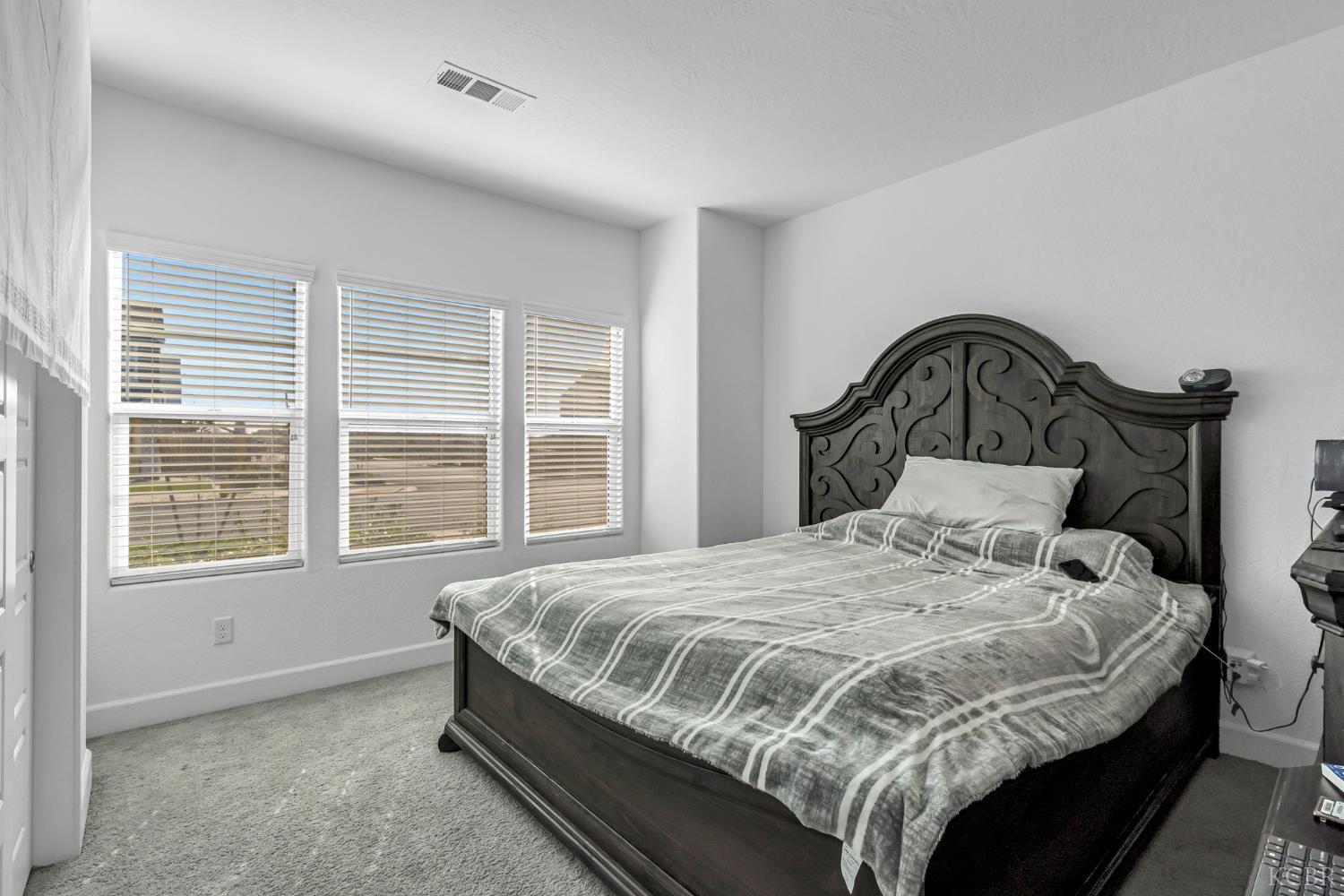 102 E Tyler Ave, Visalia, CA 93291